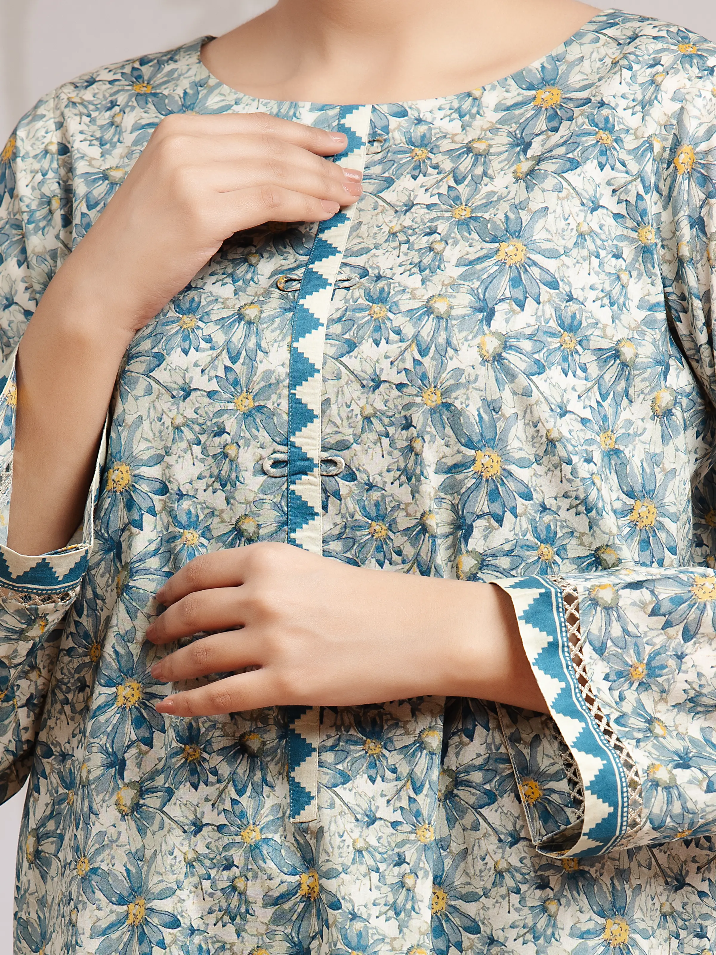 Unstitched Printed Khaddar Suit - EWU24A3-29620-3P - Image 4