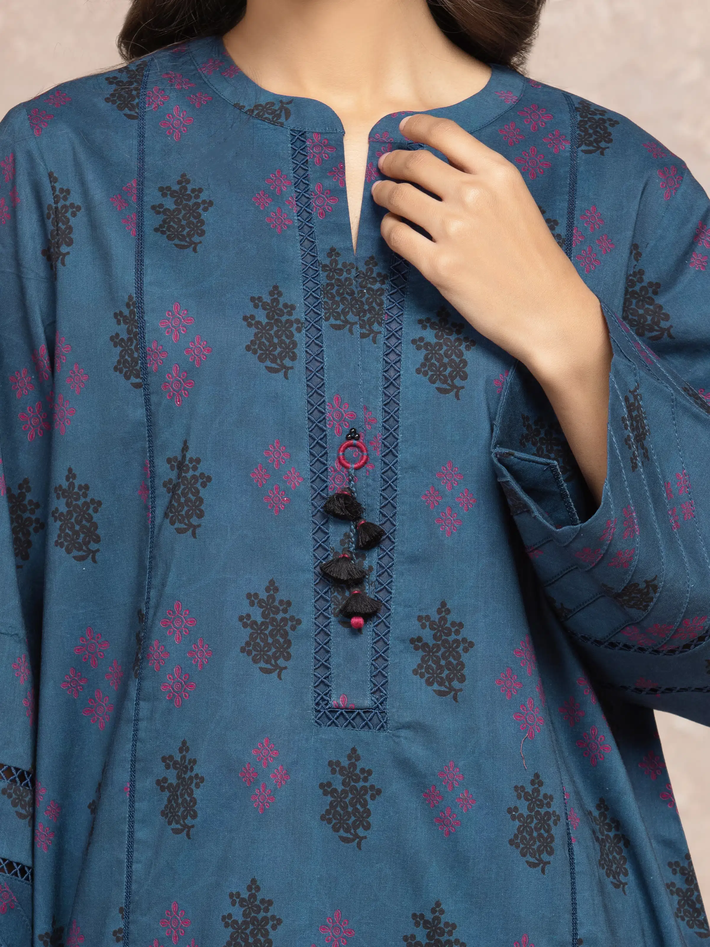 Unstitched Printed Khaddar Suit - EWU5M3-031-3P - Image 3