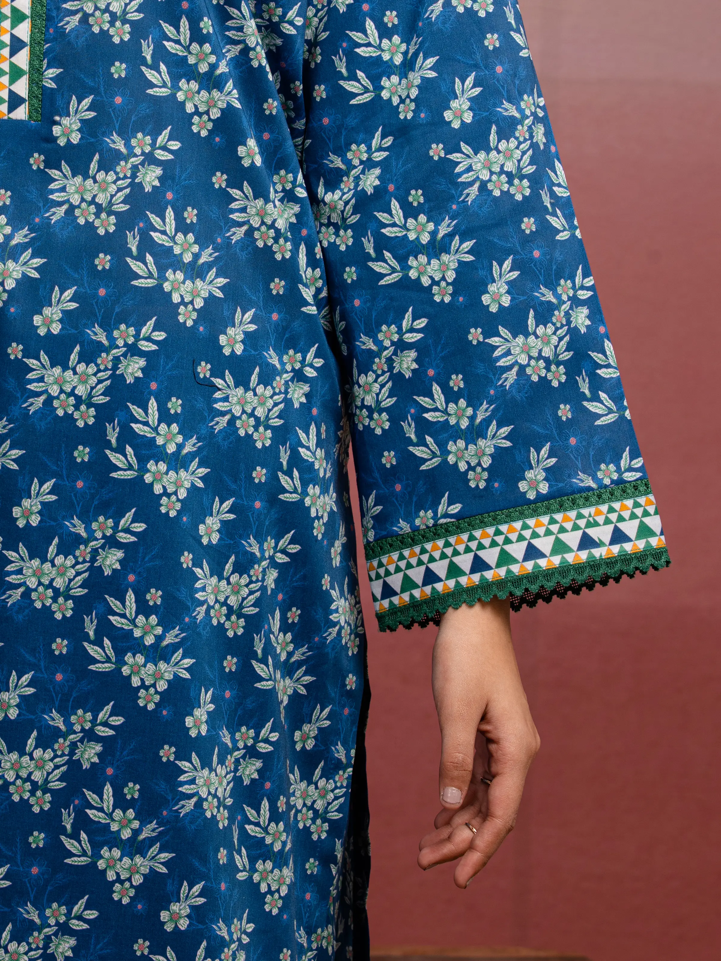 Unstitched Printed Lawn Suit - EWU5A1-35060-3P - Image 4