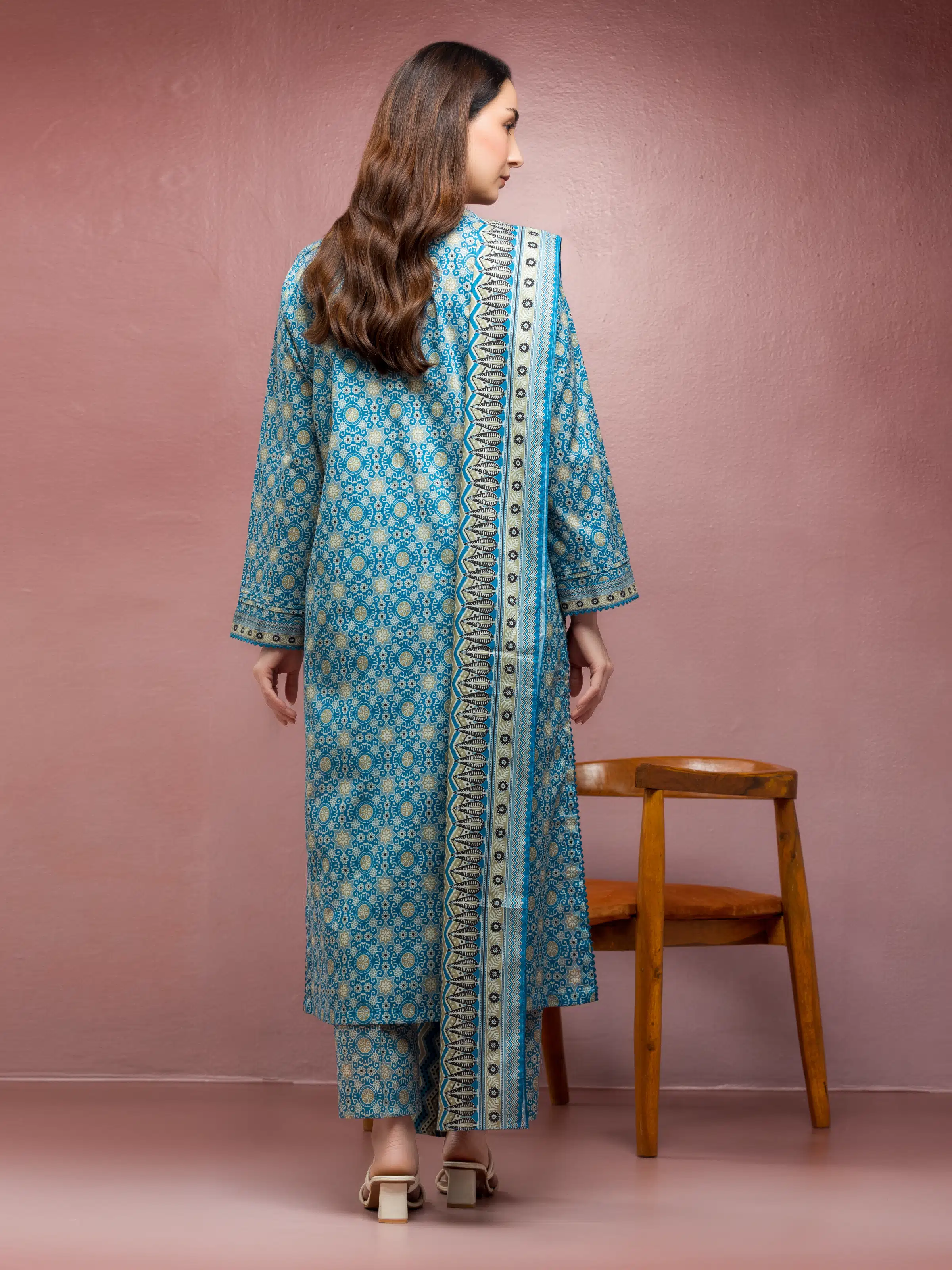 Unstitched Printed Lawn Suit - EWU5A1-35109-3P - Image 2