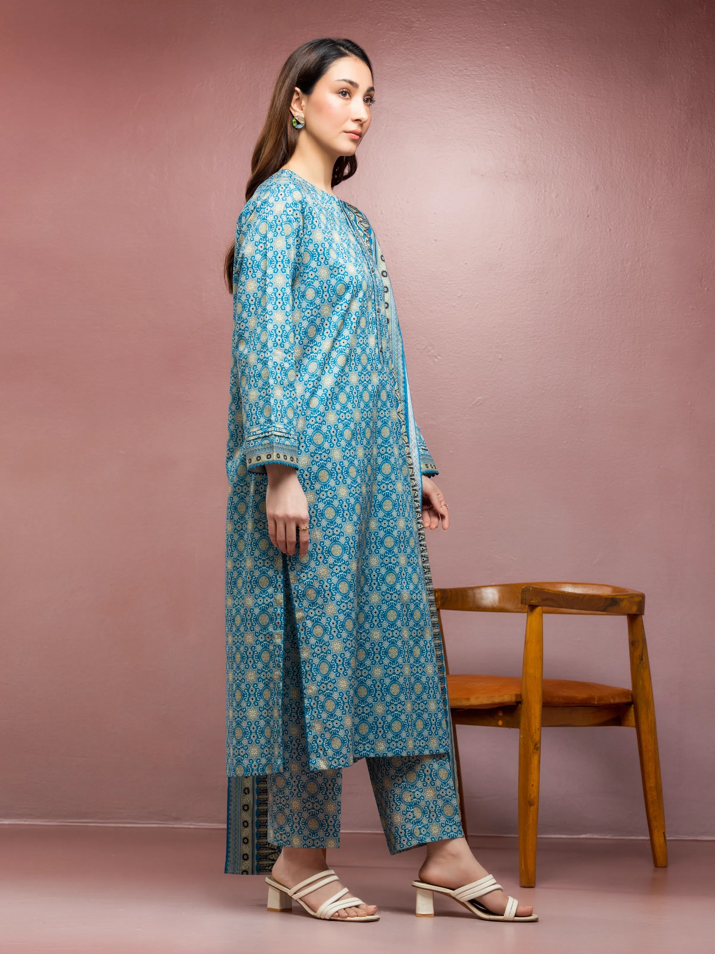 Unstitched Printed Lawn Suit - EWU5A1-35109-3P - Image 3