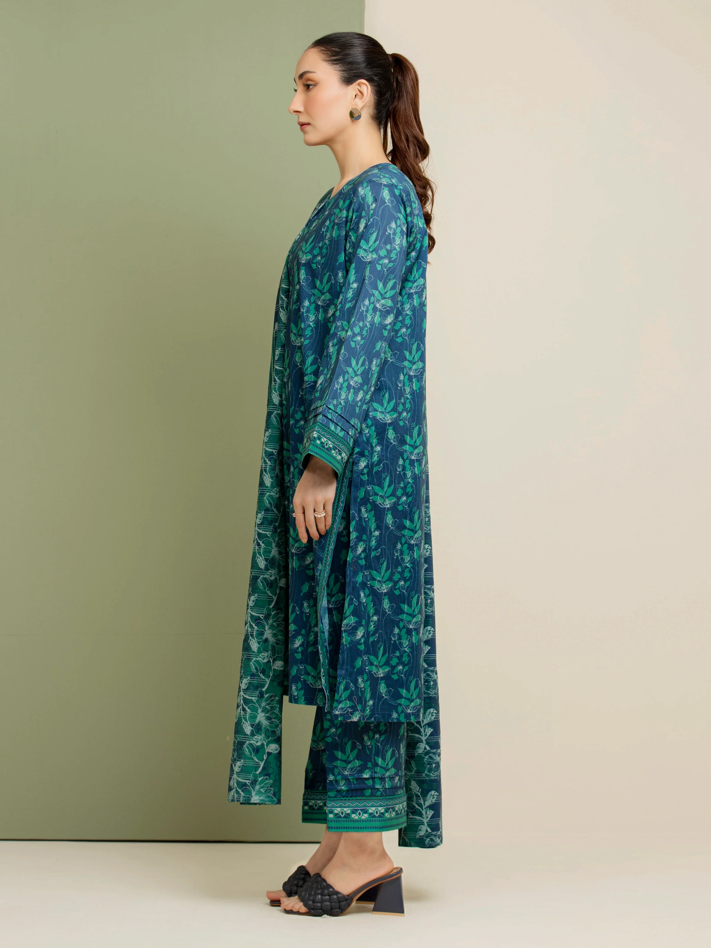 Unstitched Printed Lawn Suit - EWU5A1-35111-3P - Image 3