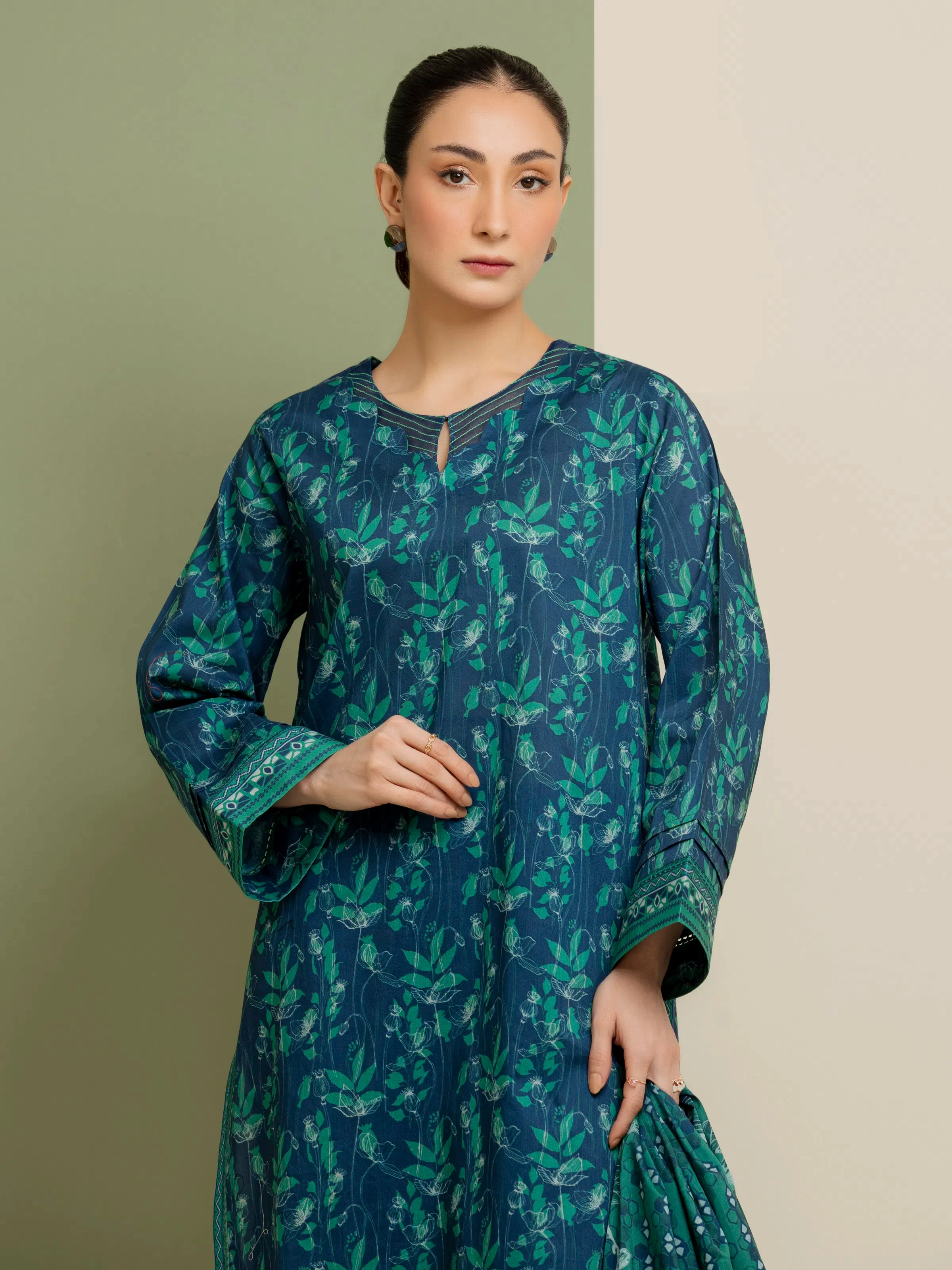 Unstitched Printed Lawn Suit - EWU5A1-35111-3P - Image 4