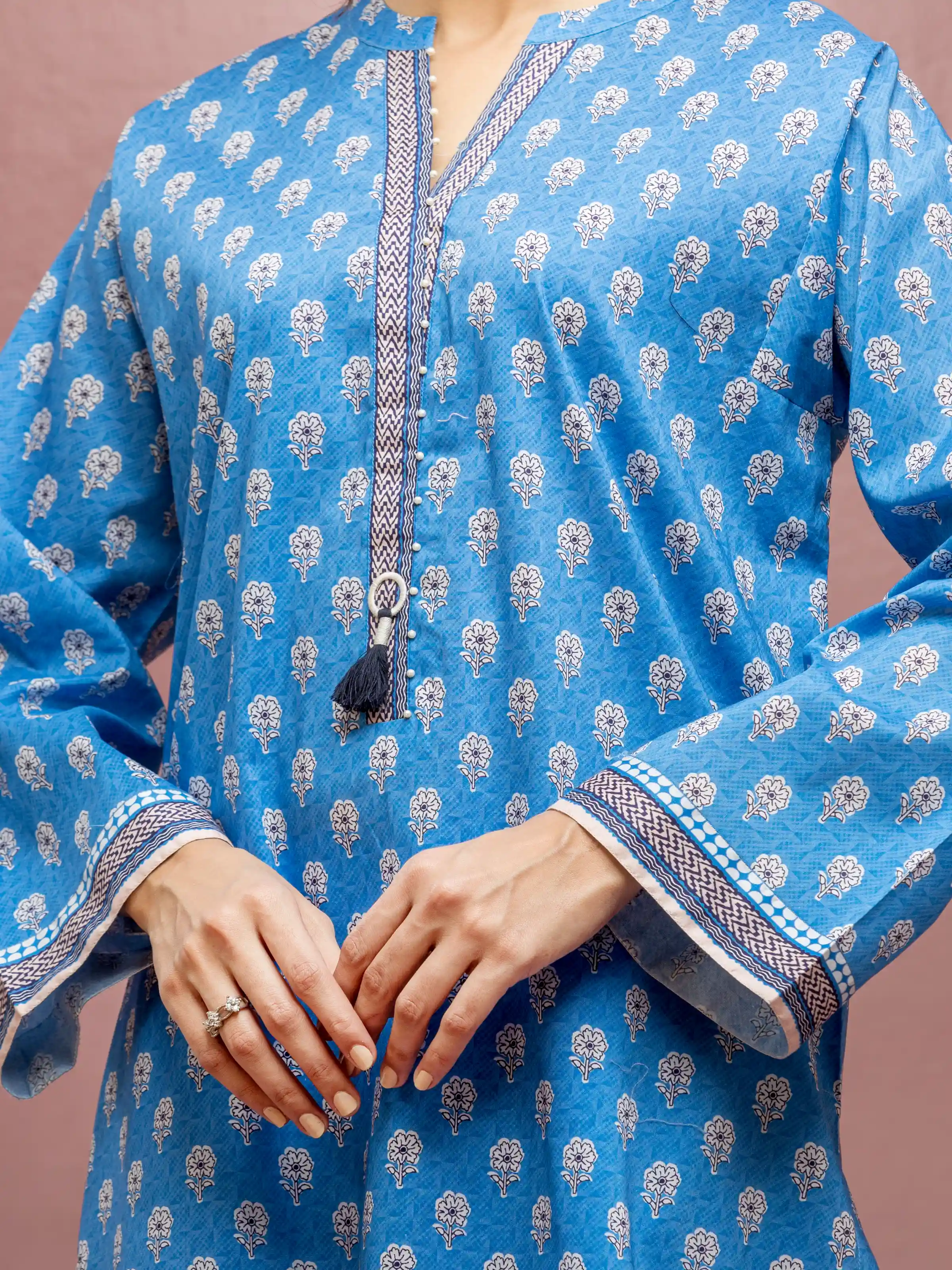 Unstitched Printed Lawn Suit - EWU5A1-35116-3P - Image 4