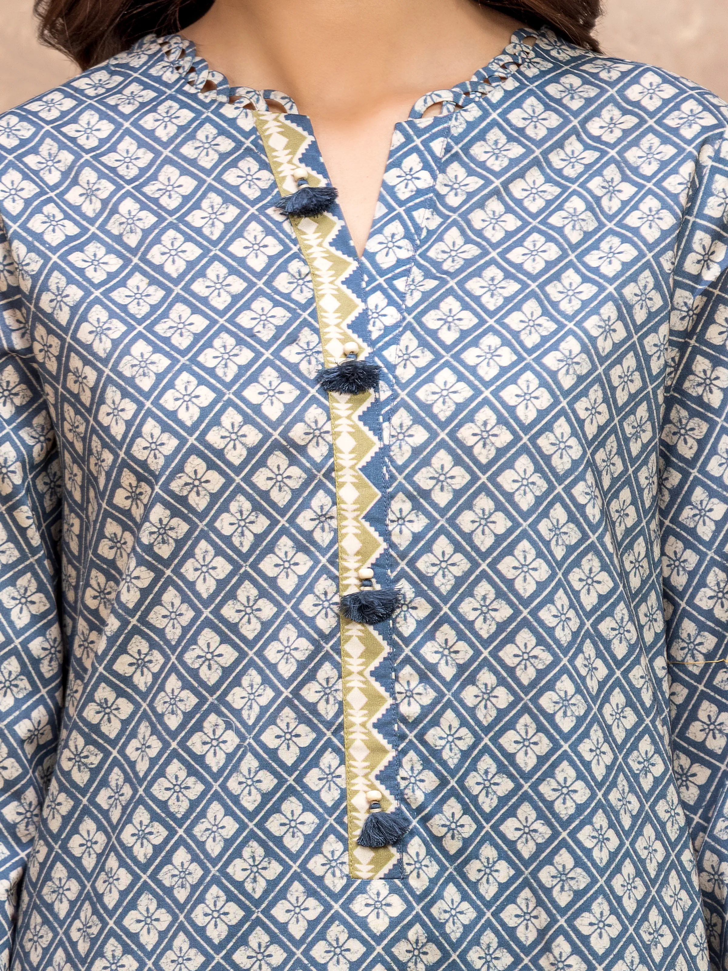 Unstitched Printed Lawn Suit - EWU6A1-36533-3P - Image 4