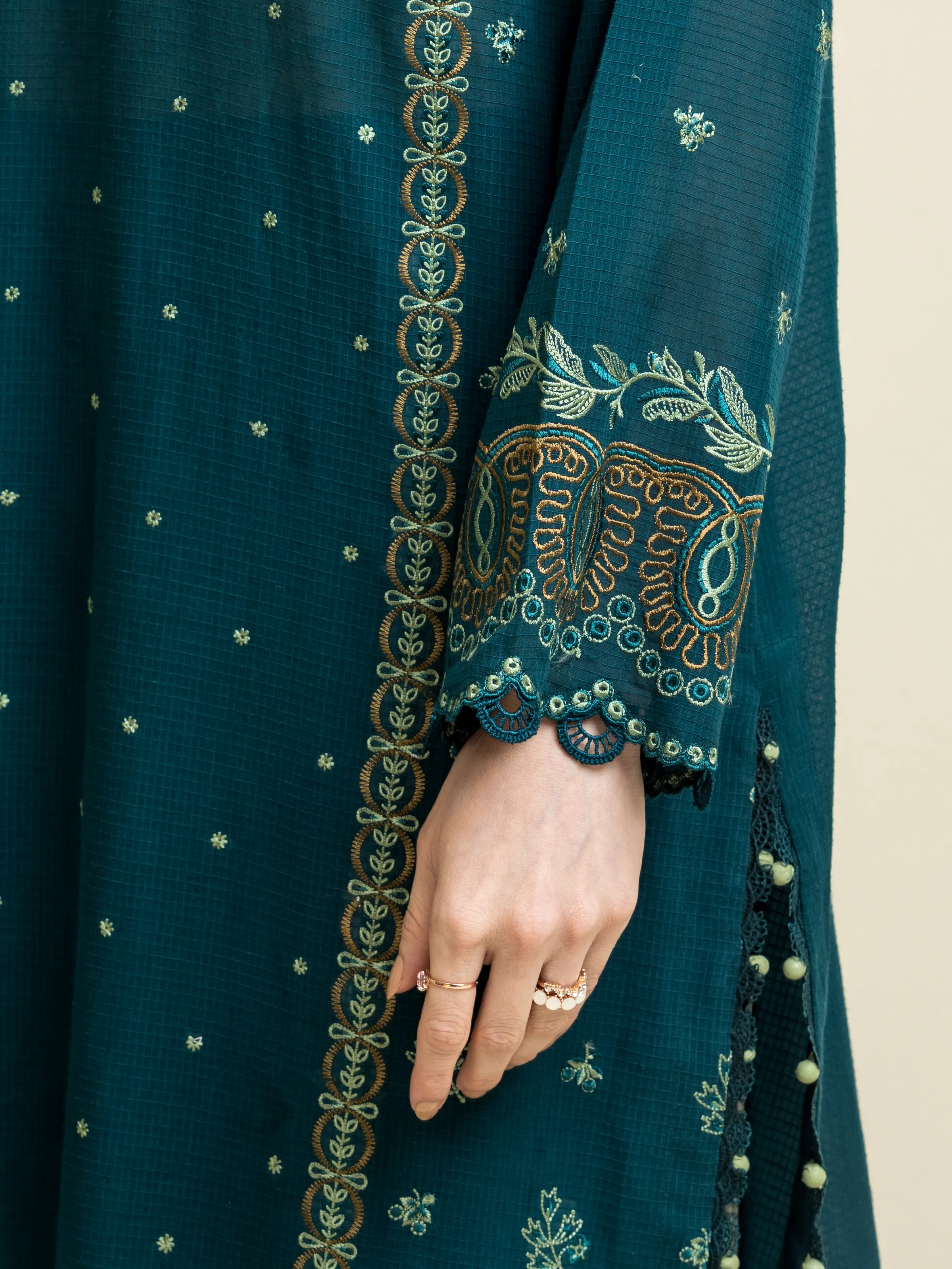Unstitched Embroidered Lawn Slub Suit - EWU5V1-31225-3P - Image 4