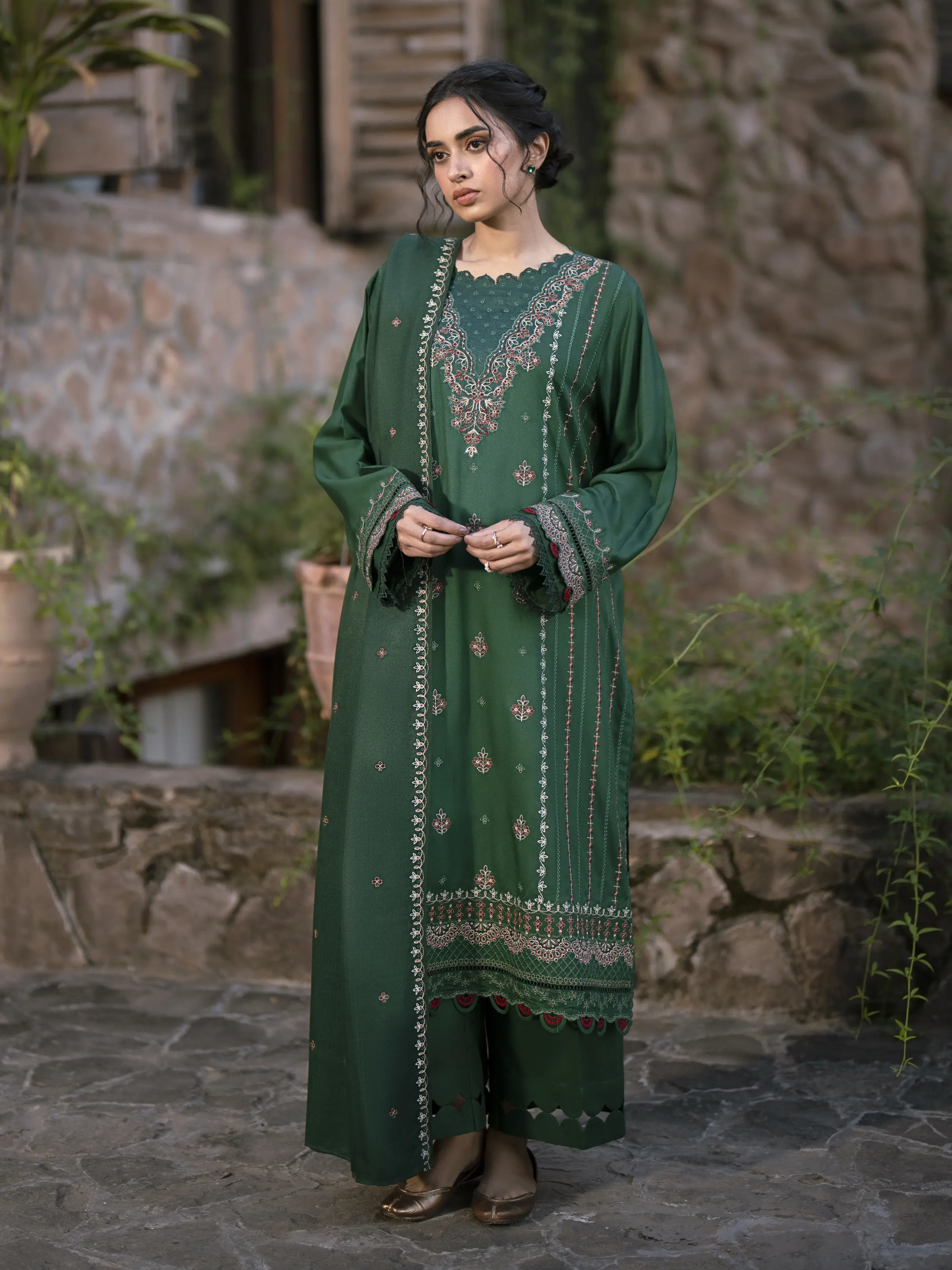 Unstitched Embroidered Marina Twill Suit - EWU24V14-30206-3P - Image 3