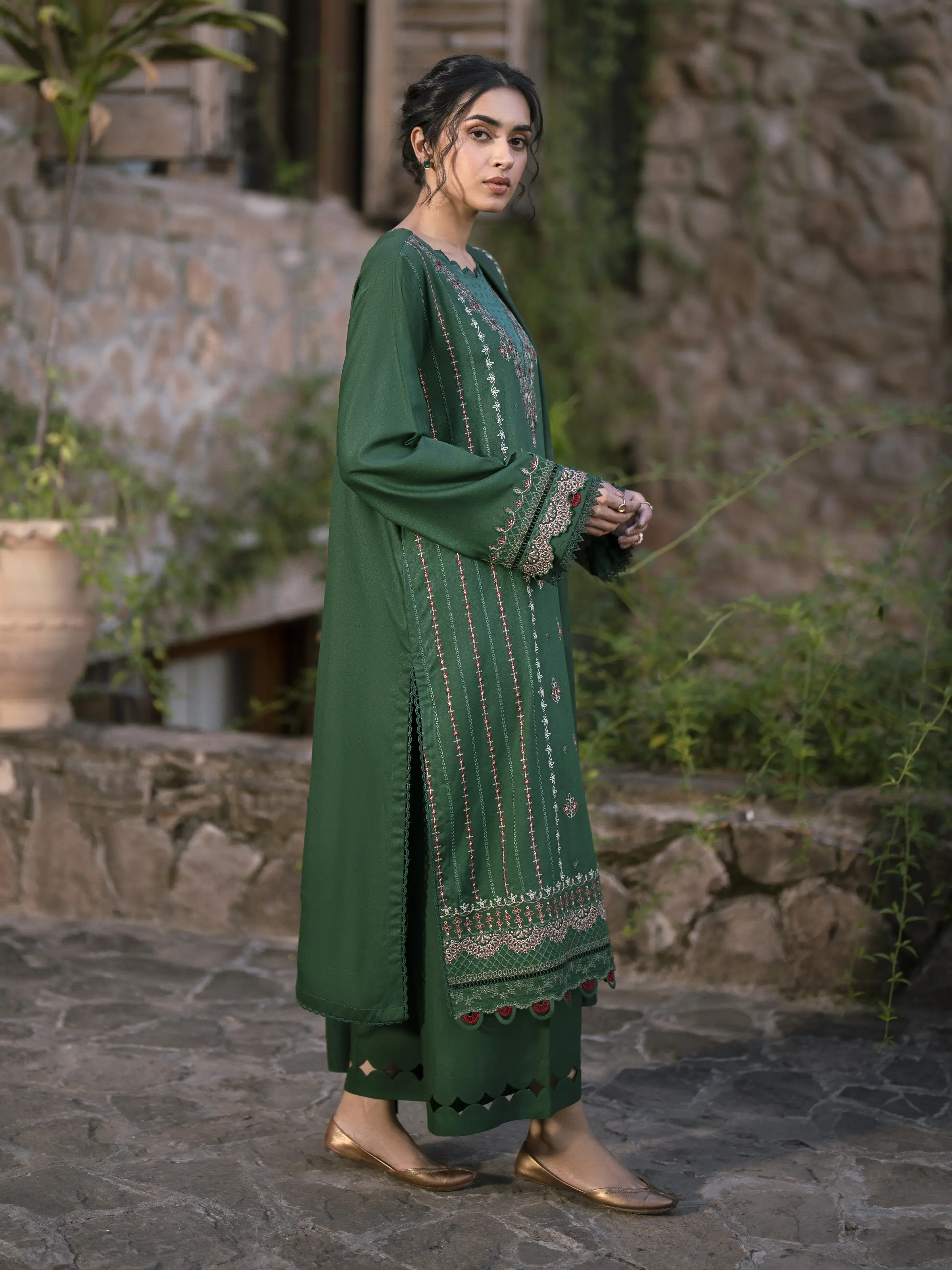 Unstitched Embroidered Marina Twill Suit - EWU24V14-30206-3P - Image 4