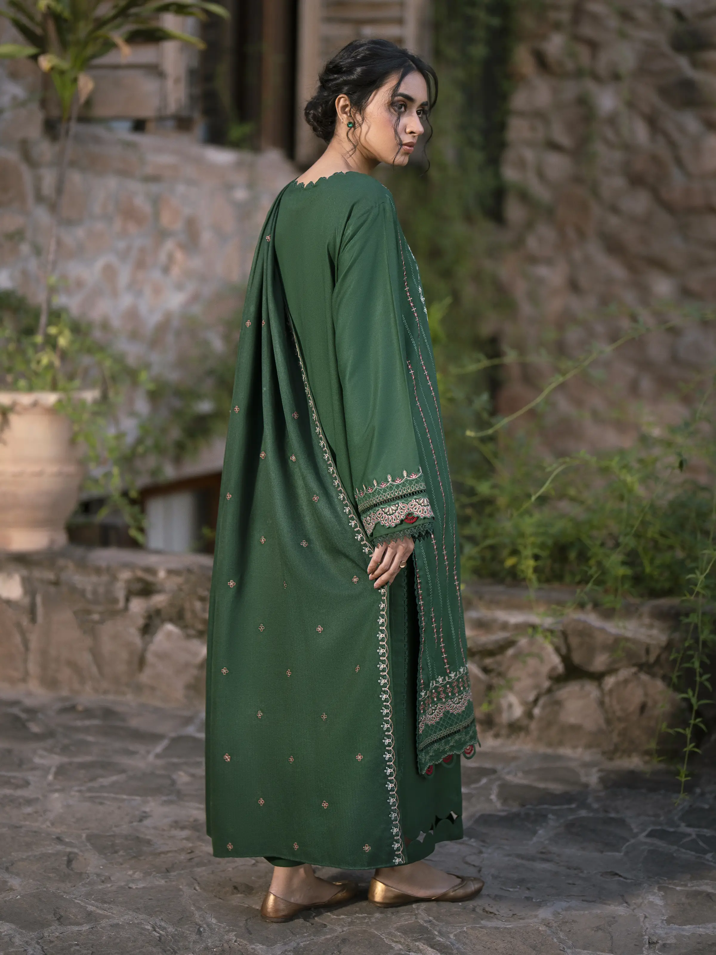 Unstitched Embroidered Marina Twill Suit - EWU24V14-30206-3P - Image 5