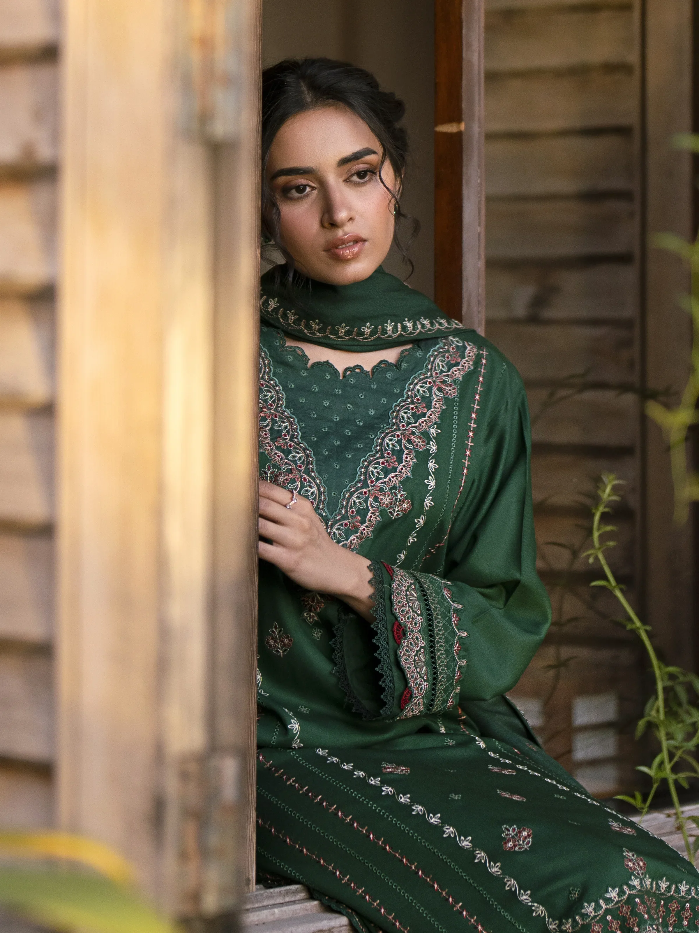 Unstitched Embroidered Marina Twill Suit - EWU24V14-30206-3P - Image 6
