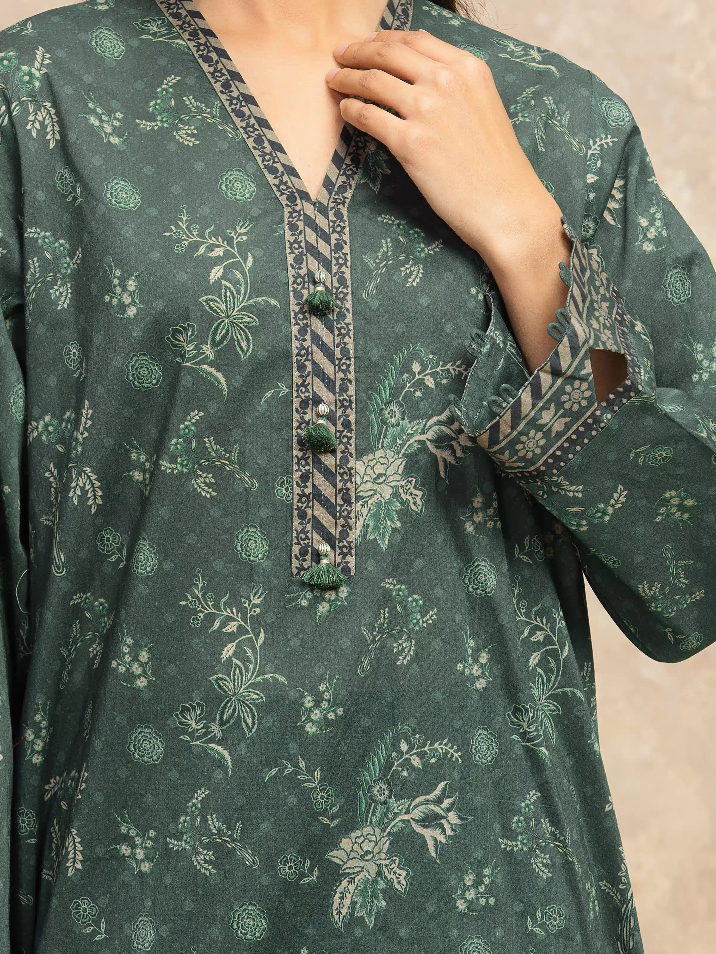 Unstitched Printed Khaddar Suit - EWU5M3-030-3P - Image 3