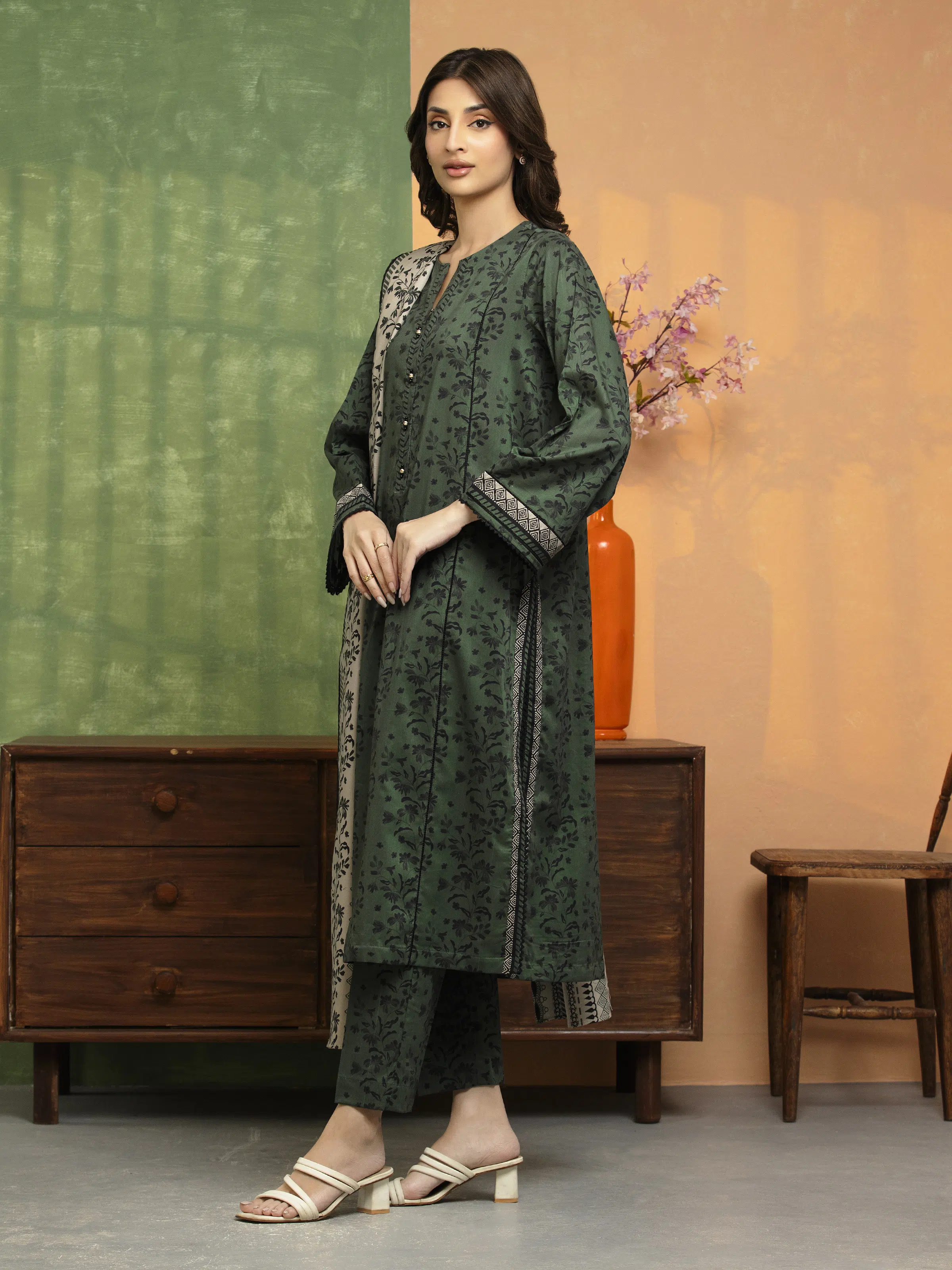 Unstitched Printed Lawn Suit - EWU5A1-35185-3P - Image 3