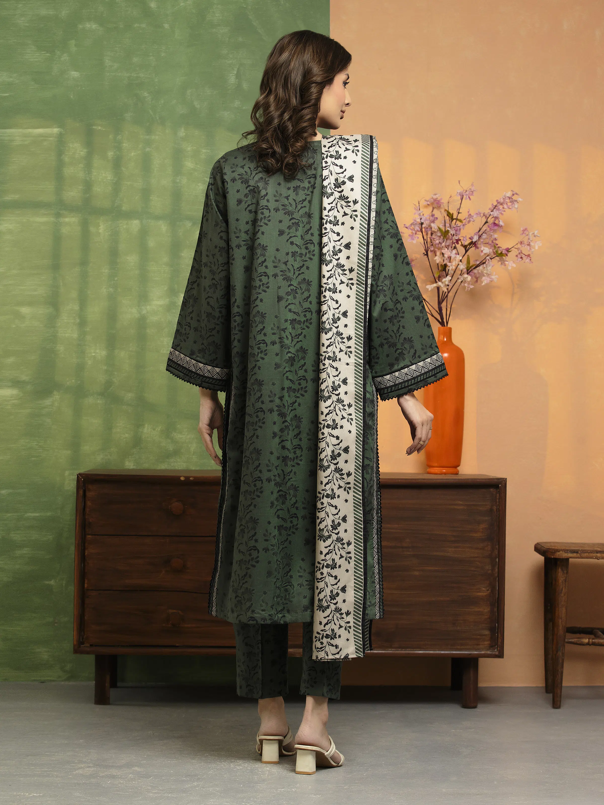 Unstitched Printed Lawn Suit - EWU5A1-35185-3P - Image 4