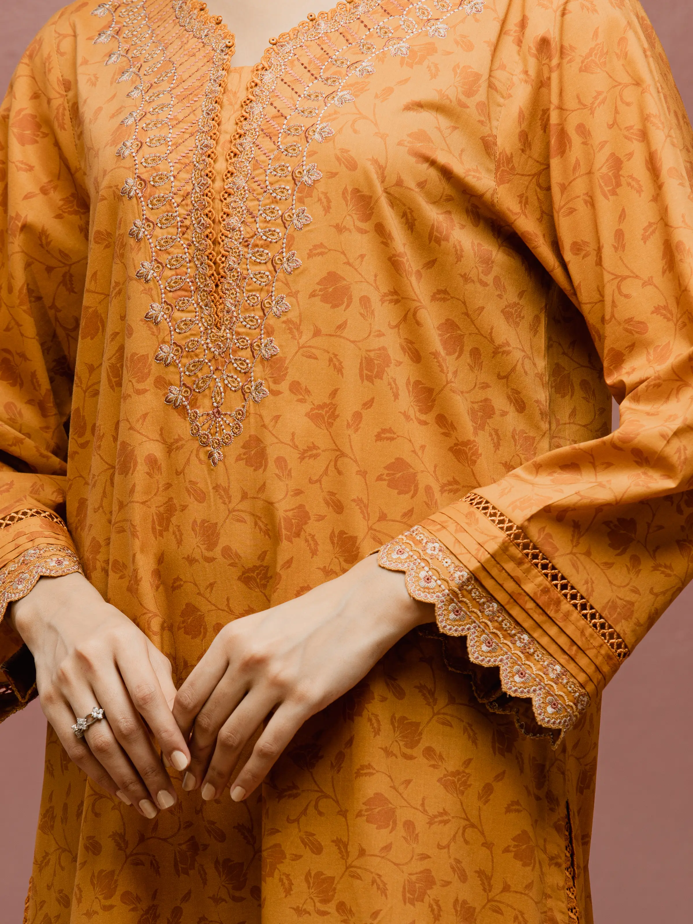 Unstitched Embroidered Cambric Suit - EWU5V2-31056-3P - Image 4