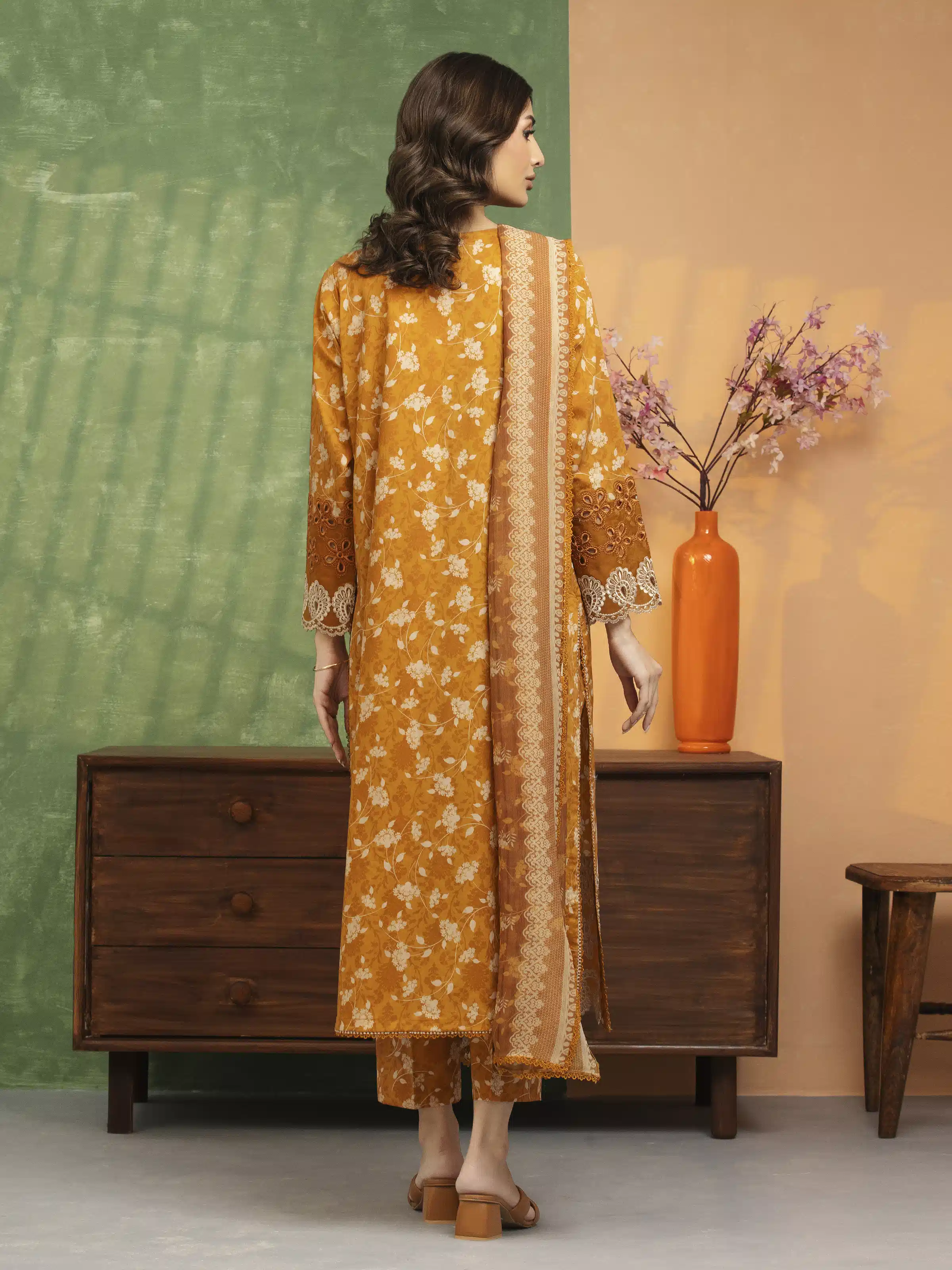 Unstitched Embroidered Lawn Suit - EWU5V1-31405-3P - Image 4