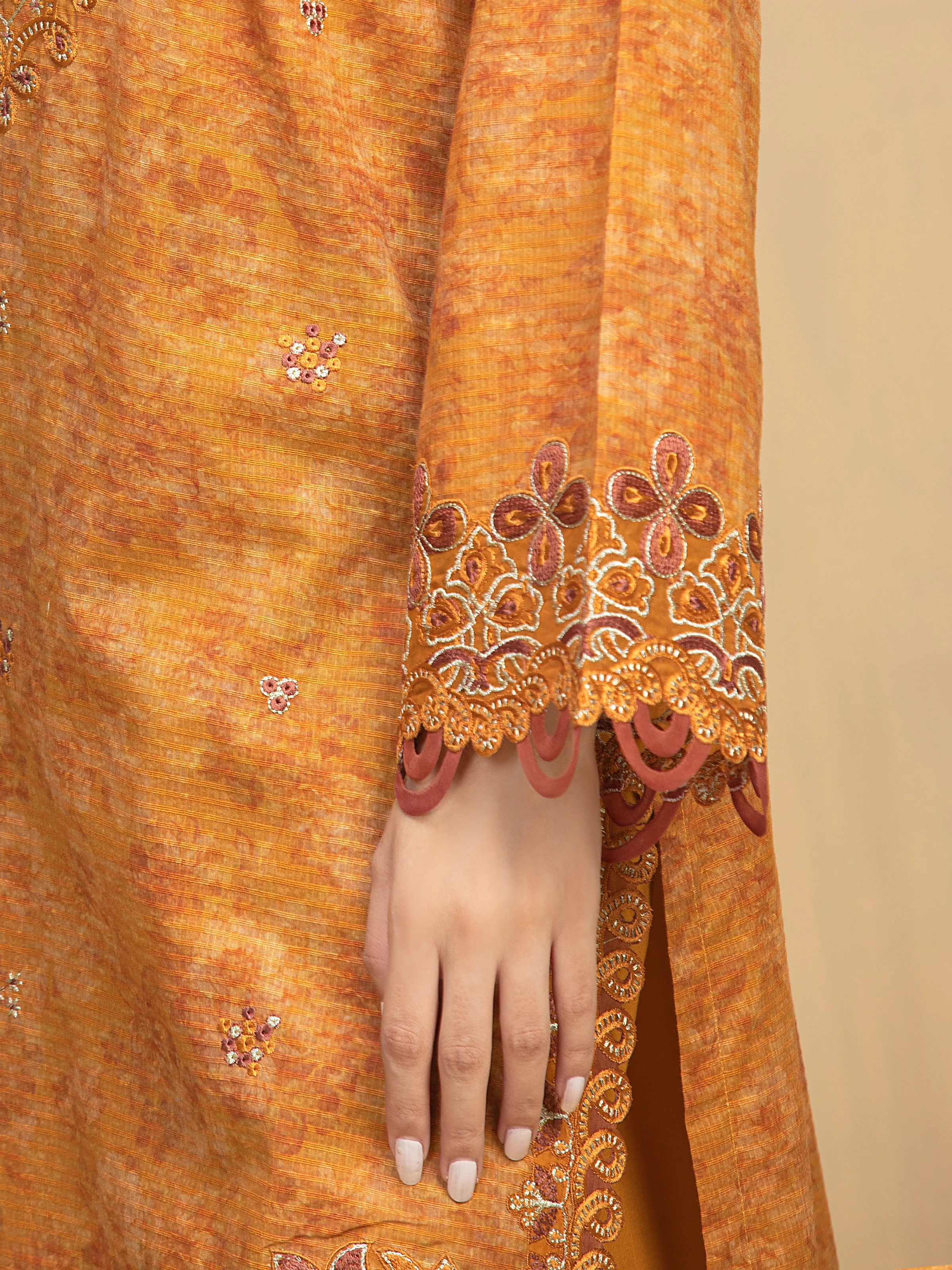 Unstitched Embroidered Lawn Suit - EWU5V1-31902-3P - Image 3