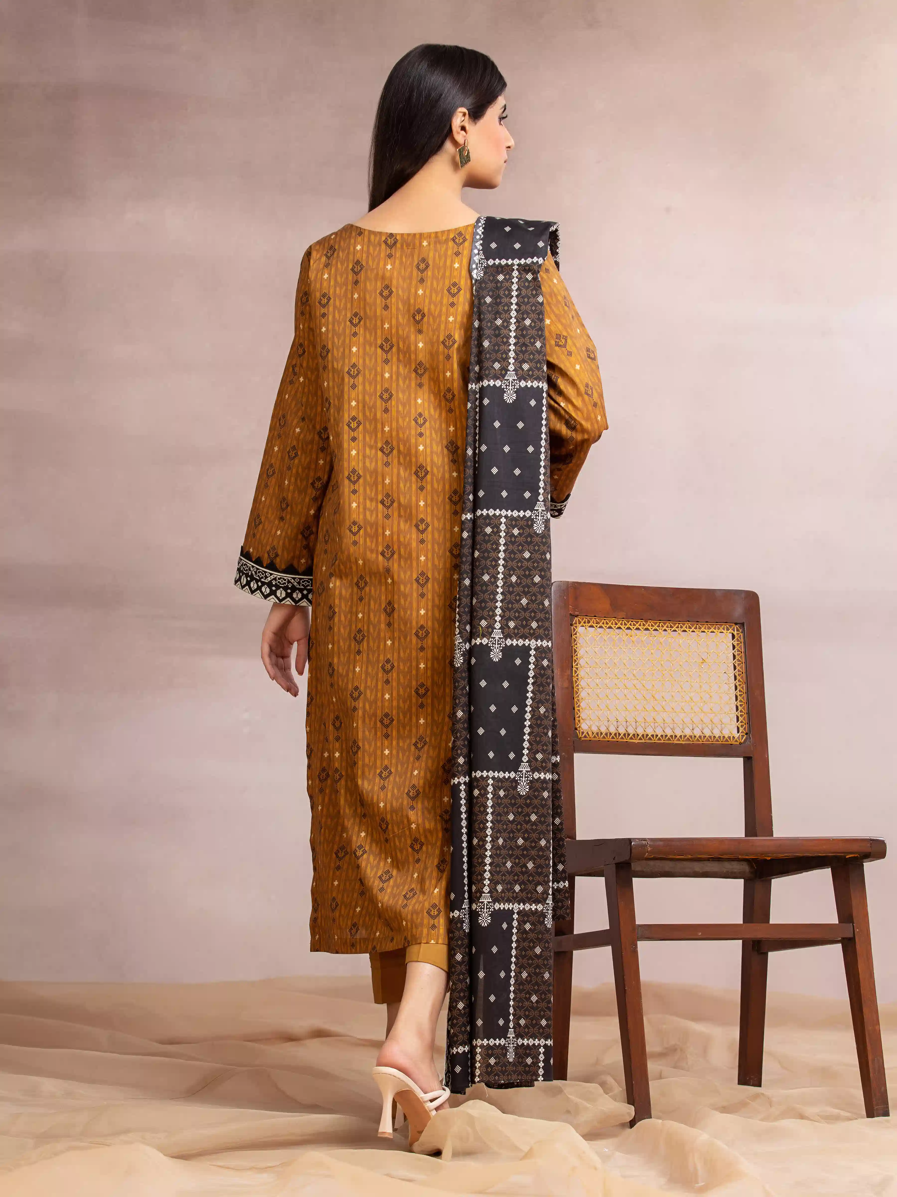 Unstitched Printed Khaddar Suit - EWU24A3-27142-3P - Image 2