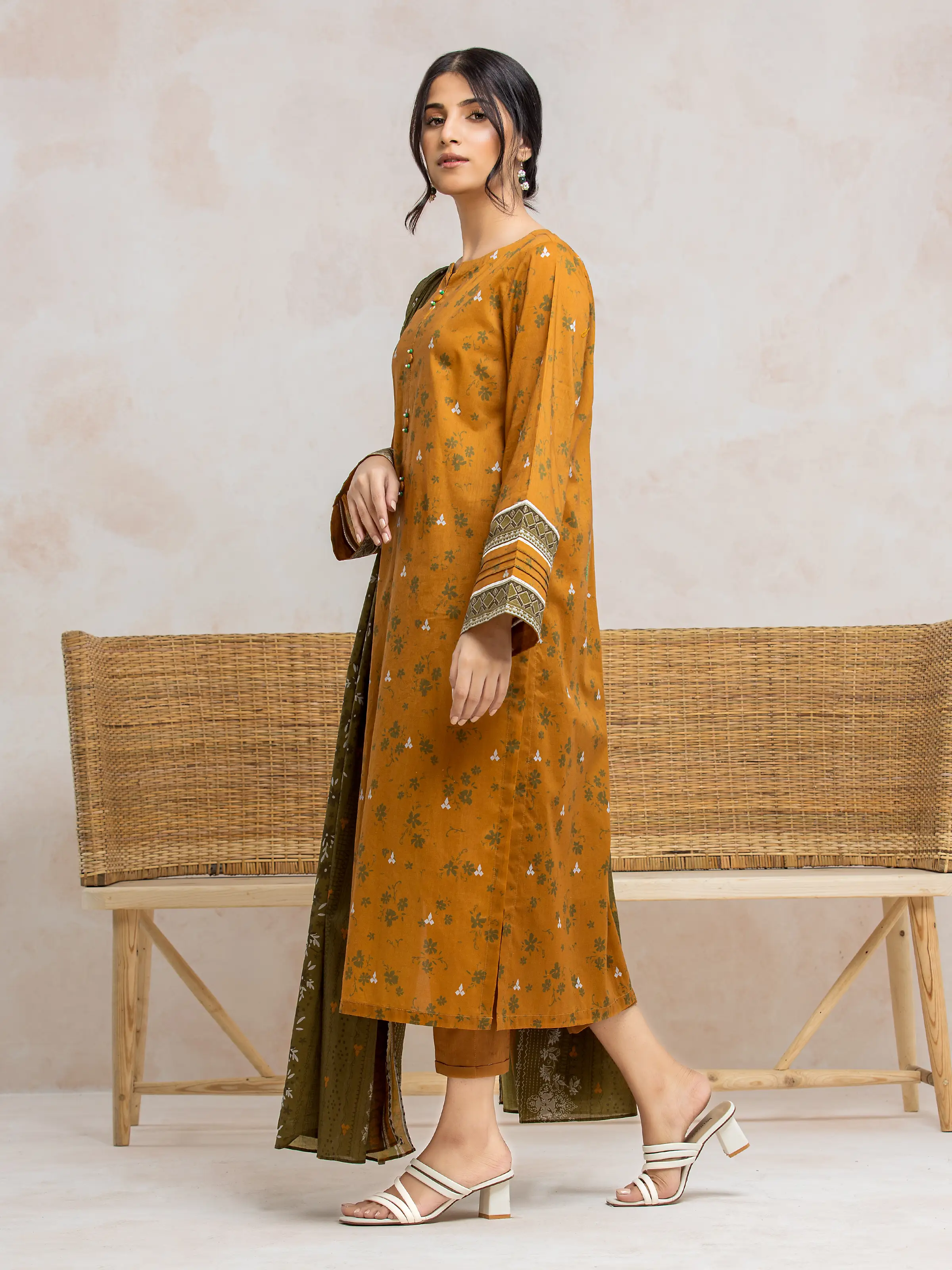 Unstitched Printed Khaddar Suit - EWU24A3-28179-3P - Image 3