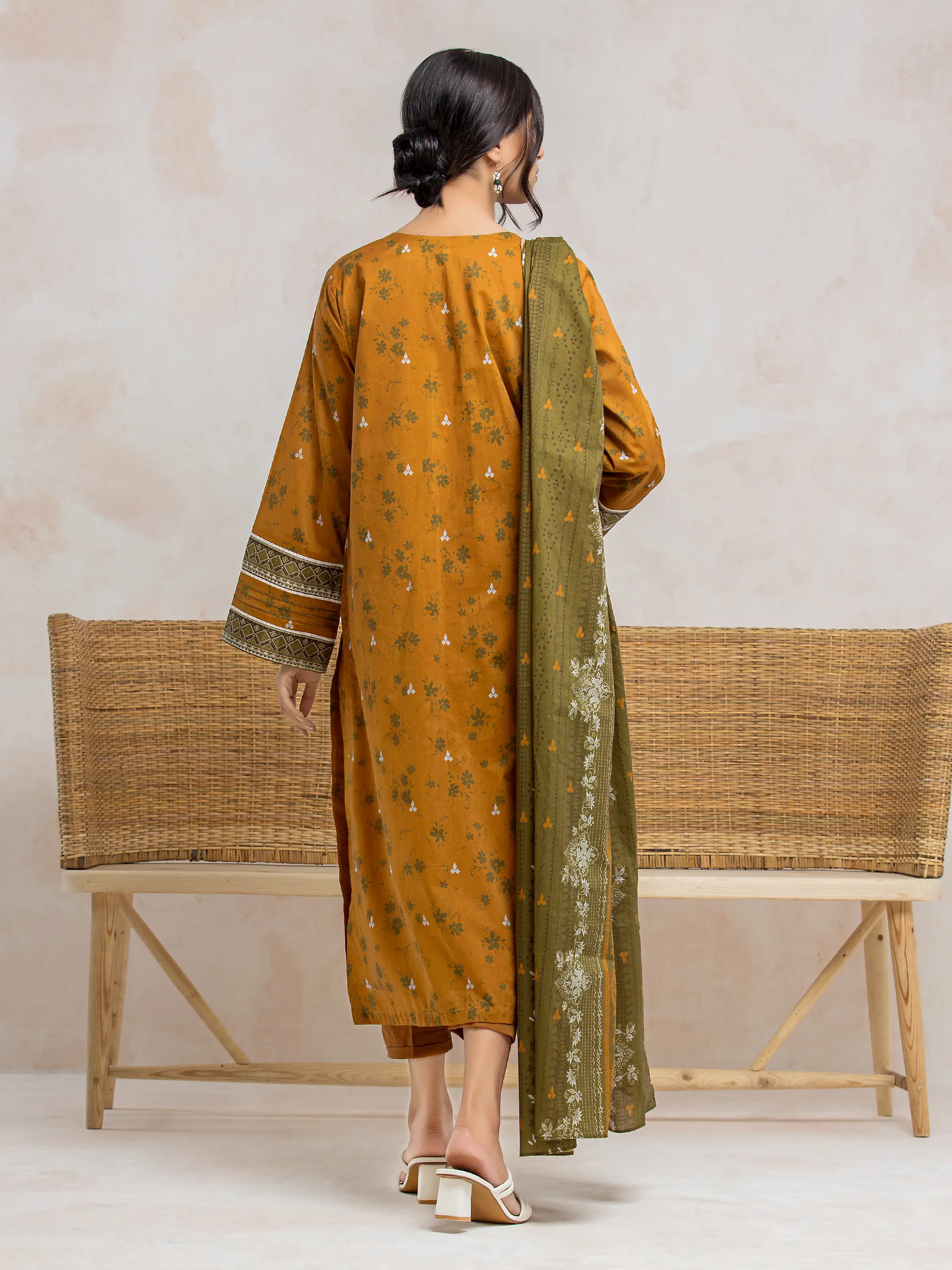 Unstitched Printed Khaddar Suit - EWU24A3-28179-3P - Image 5
