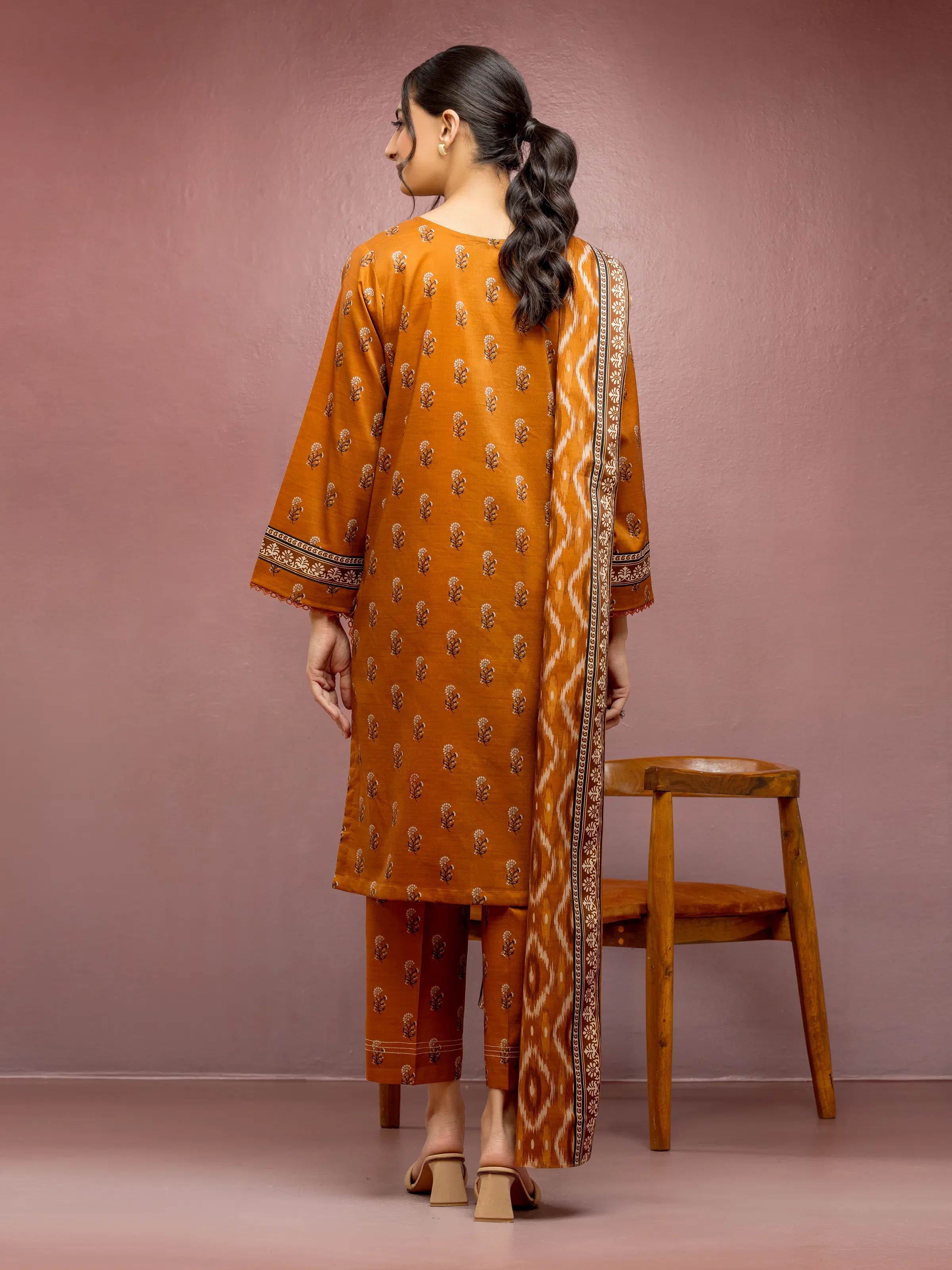 Unstitched Printed Lawn Suit - EWU5A1-35102-3P - Image 2