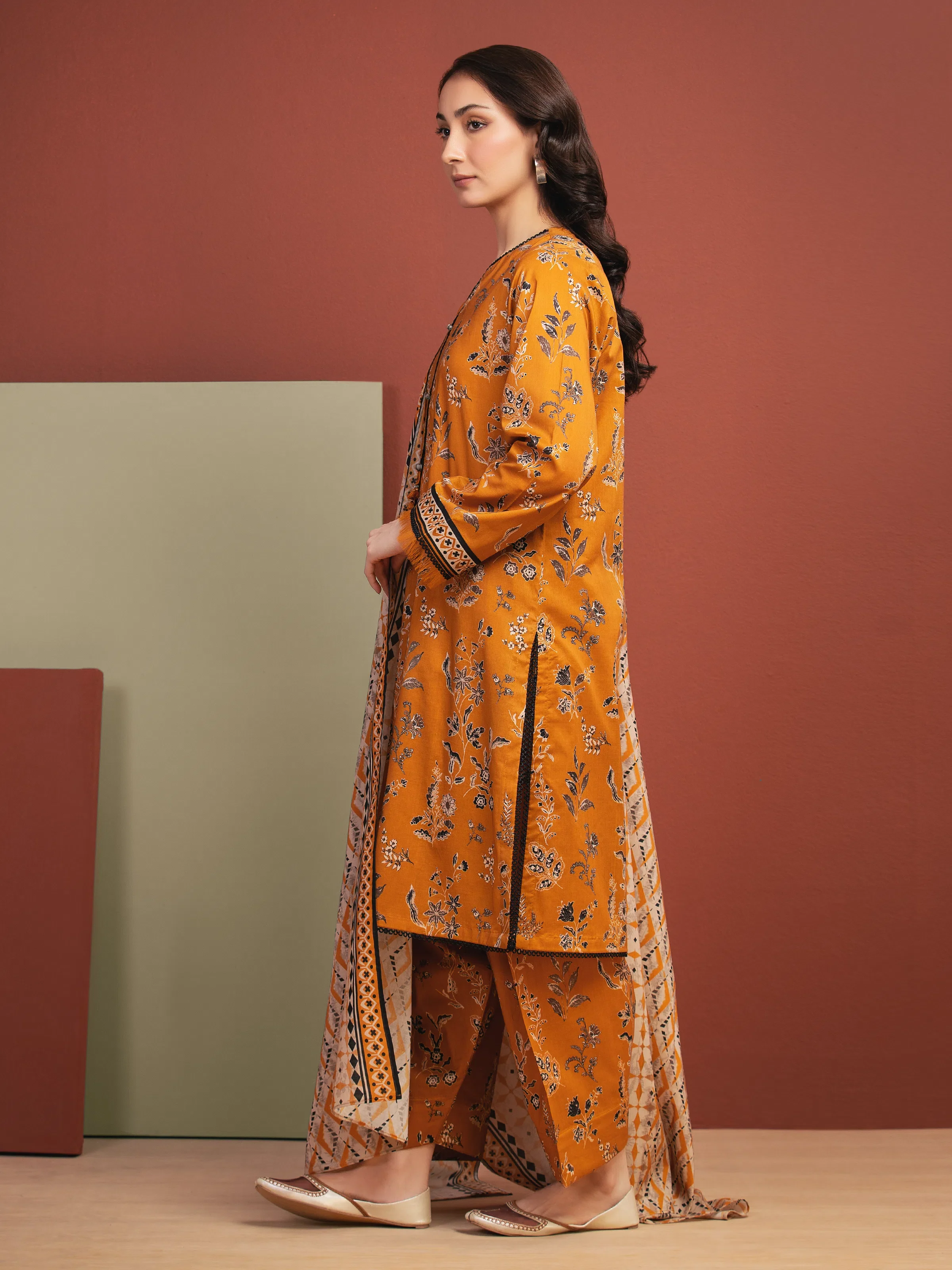 Unstitched Printed Lawn Suit - EWU5A1-35320-3P - Image 3