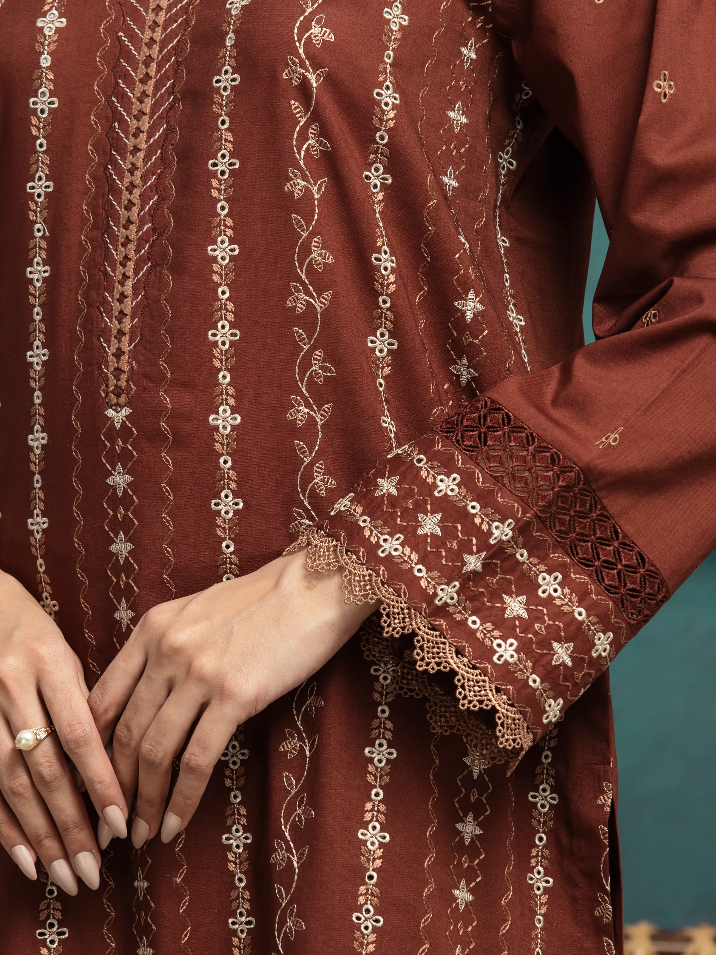 Unstitched Embroidered Cambric Suit - EWU5V2-31023-3P - Image 4