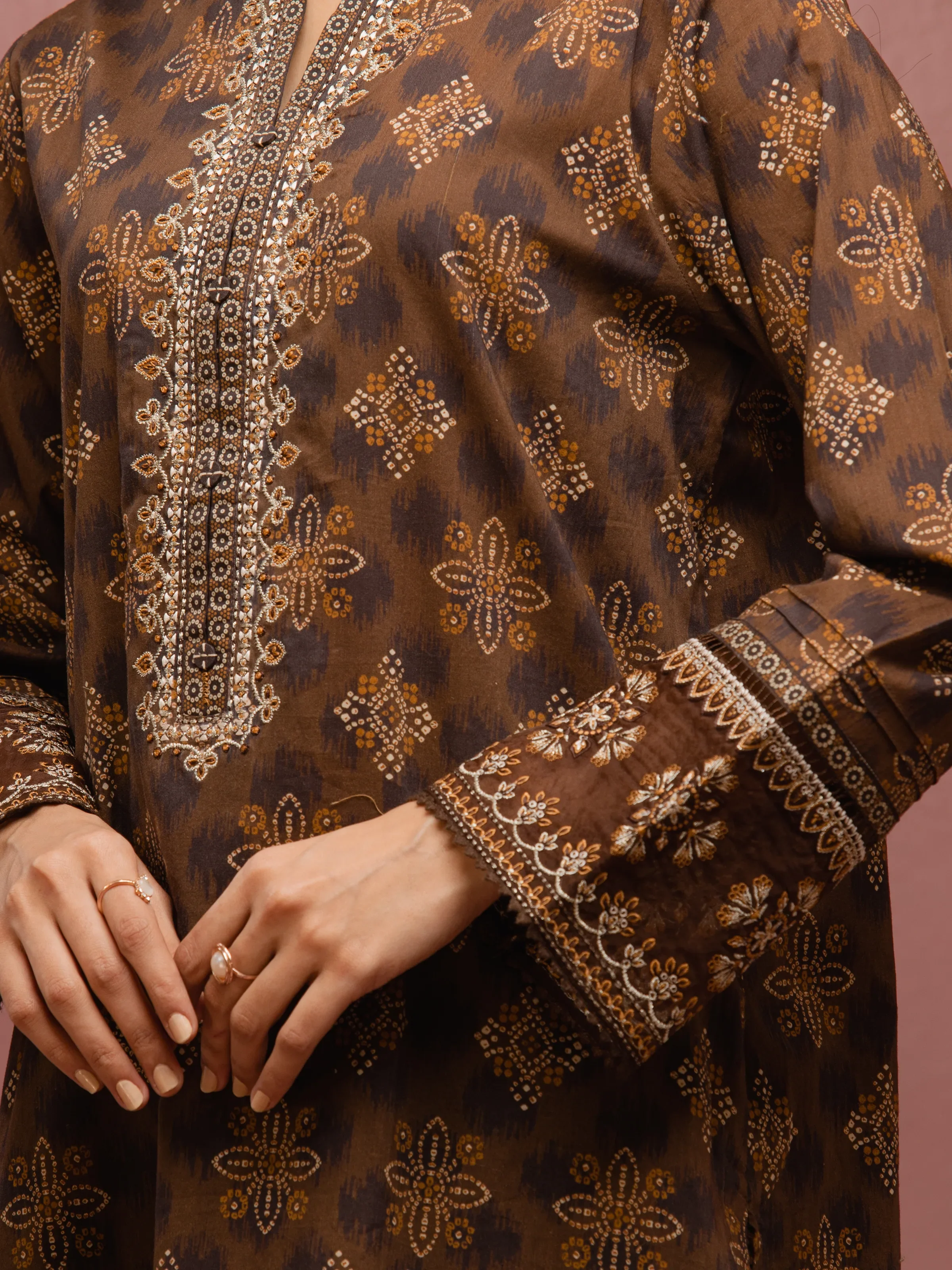 Unstitched Embroidered Cambric Suit - EWU5V2-31040-3P - Image 4