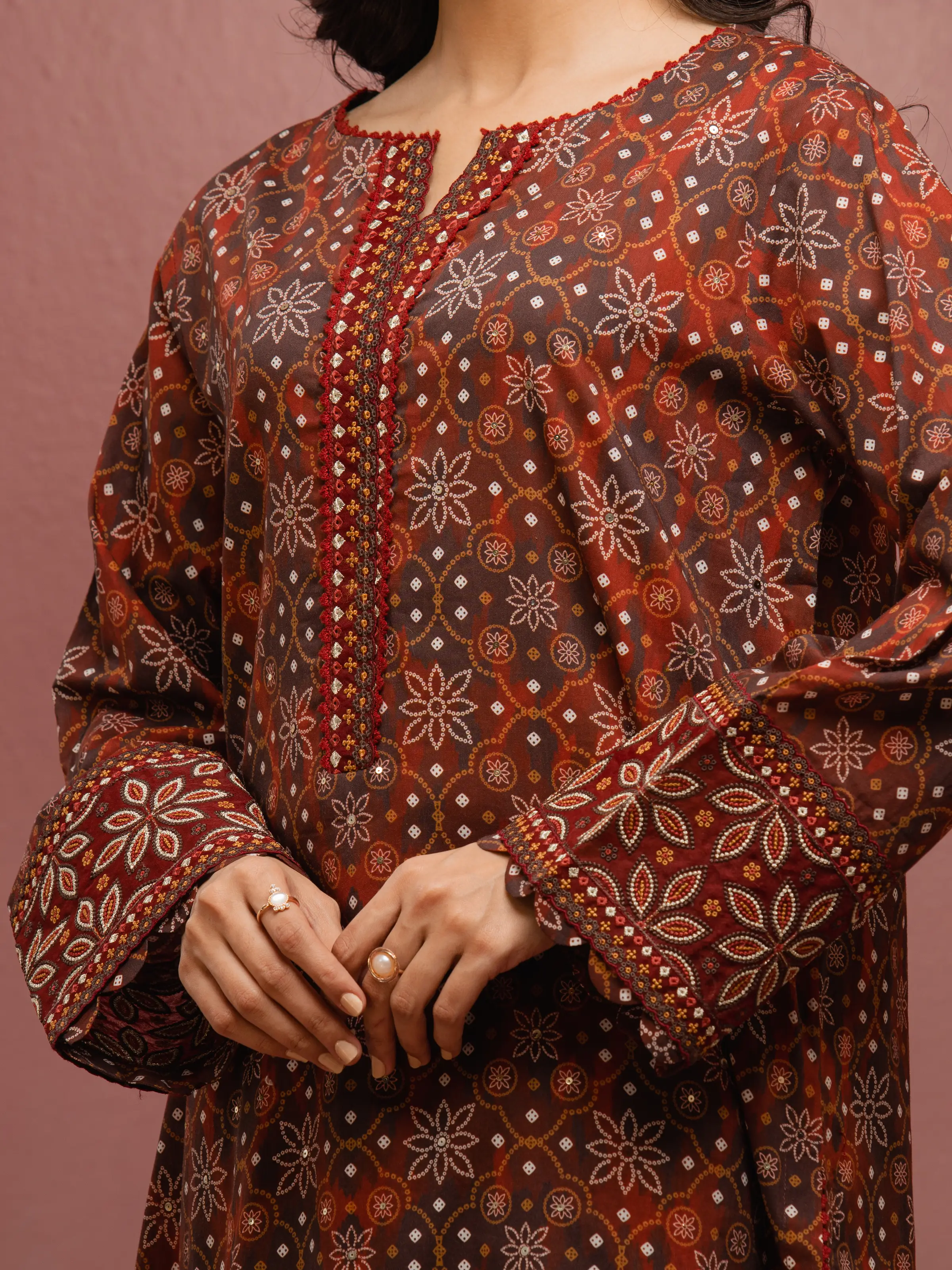 Unstitched Embroidered Cambric Suit - EWU5V2-31044-3P - Image 4