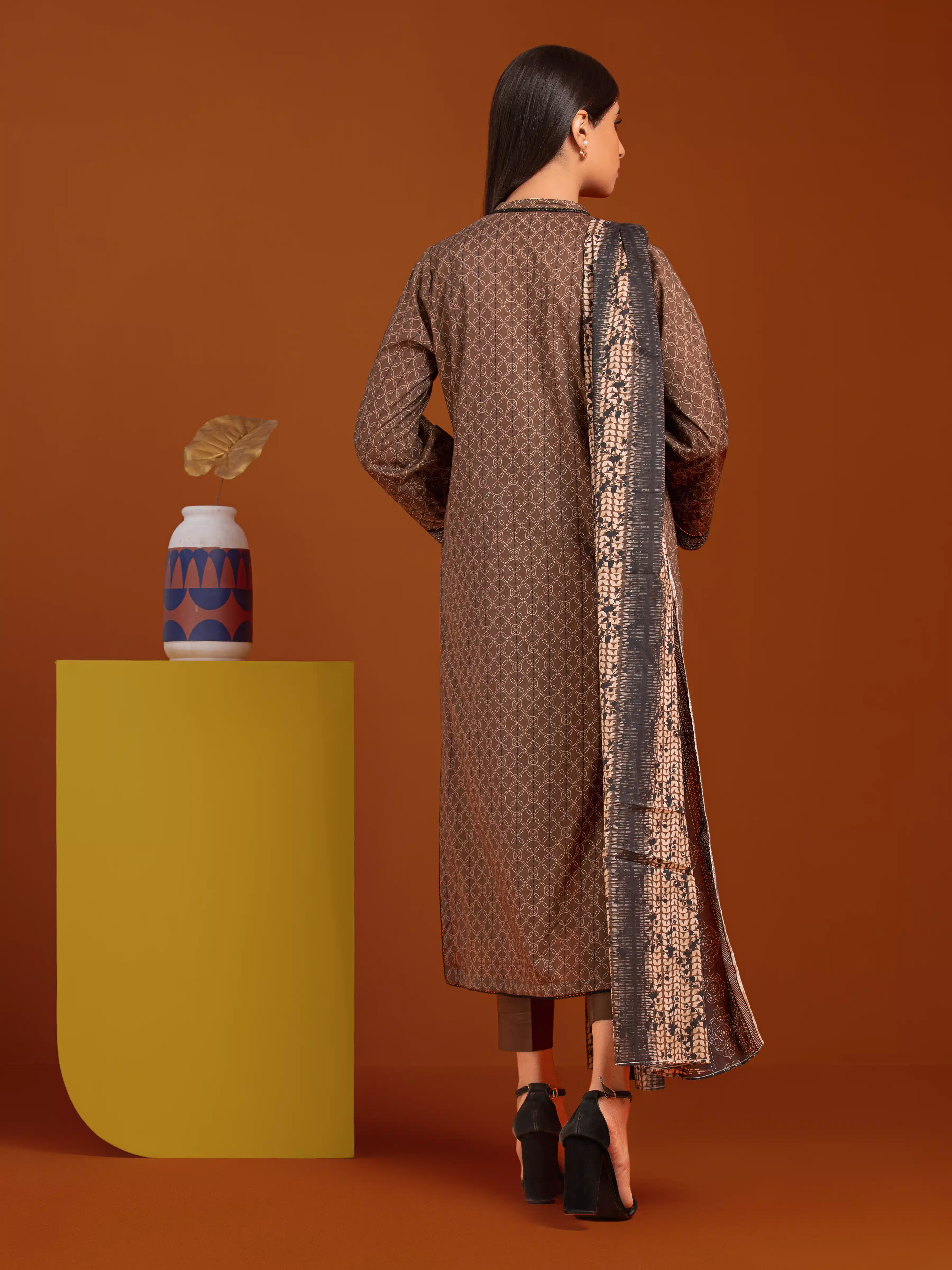 Unstitched Printed Khaddar Shirt Dupatta - EWU24A3-27024SD - Image 4
