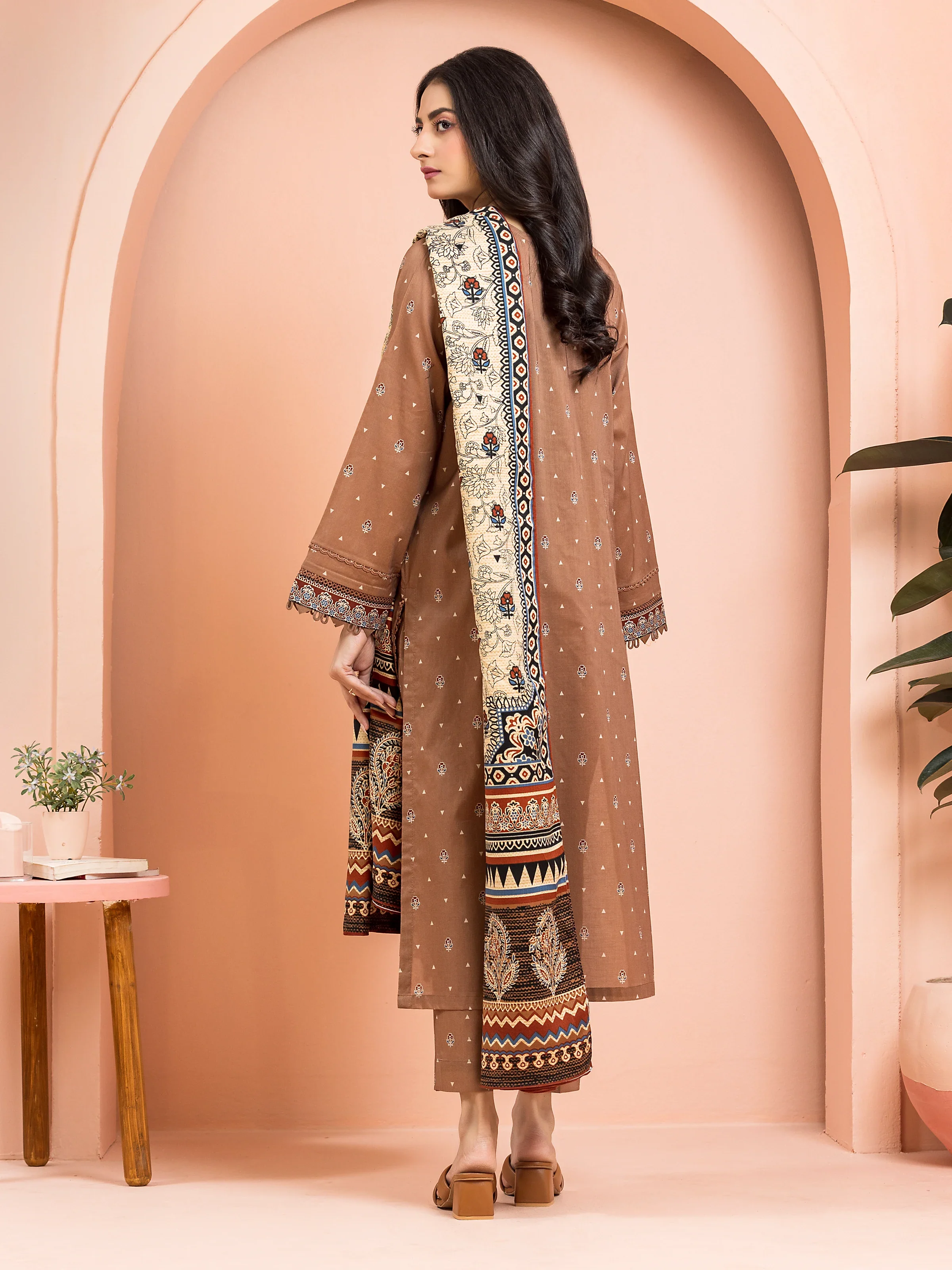 Unstitched Printed Khaddar Shirt Dupatta - EWU24M3-081SD - Image 5