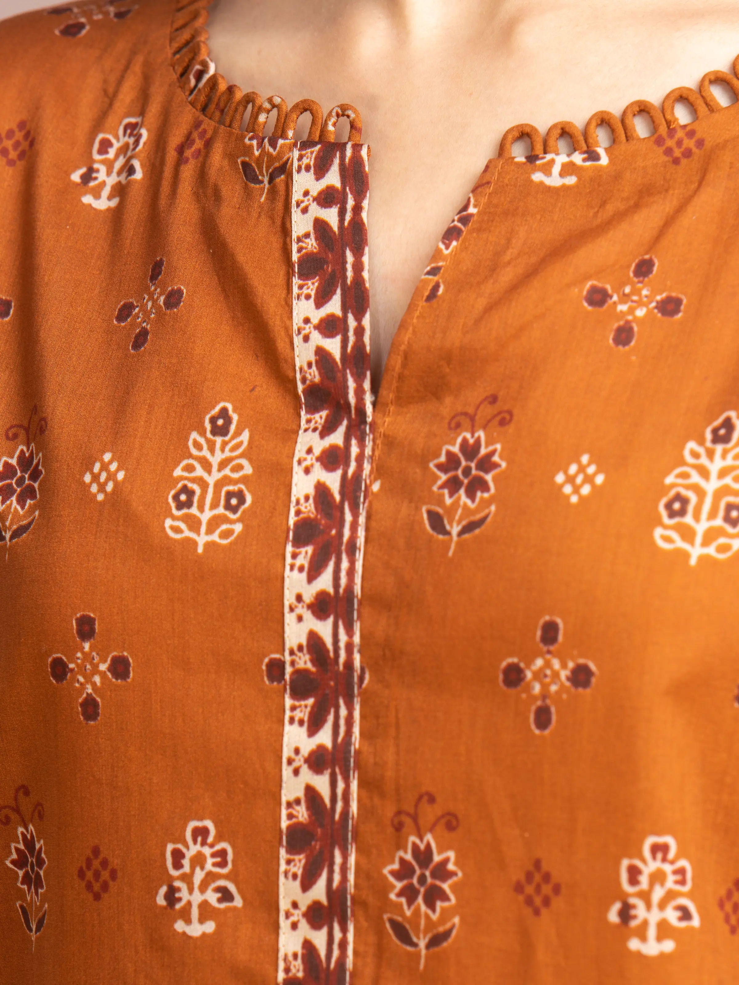 Unstitched Printed Khaddar Suit - EWU24A3-27134-3P - Image 3