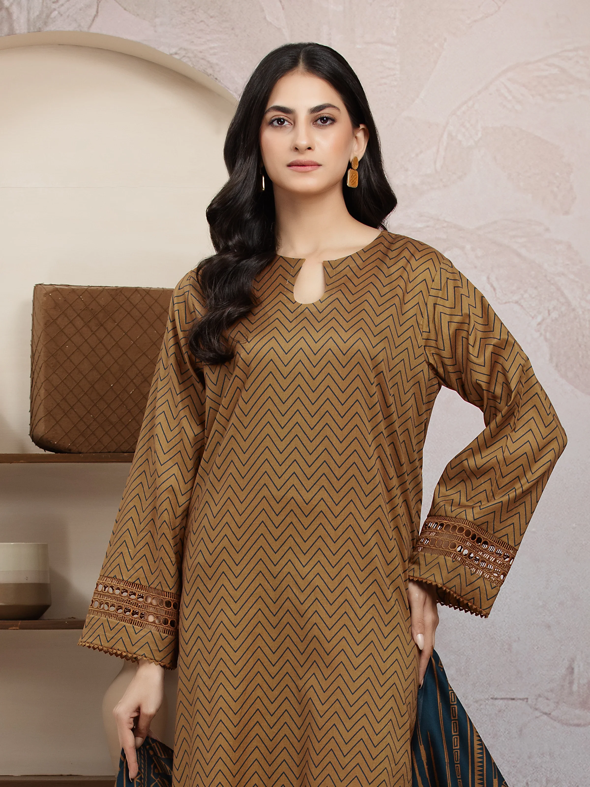 Unstitched Printed Khaddar Suit - EWU24A3-29836-3P - Image 3