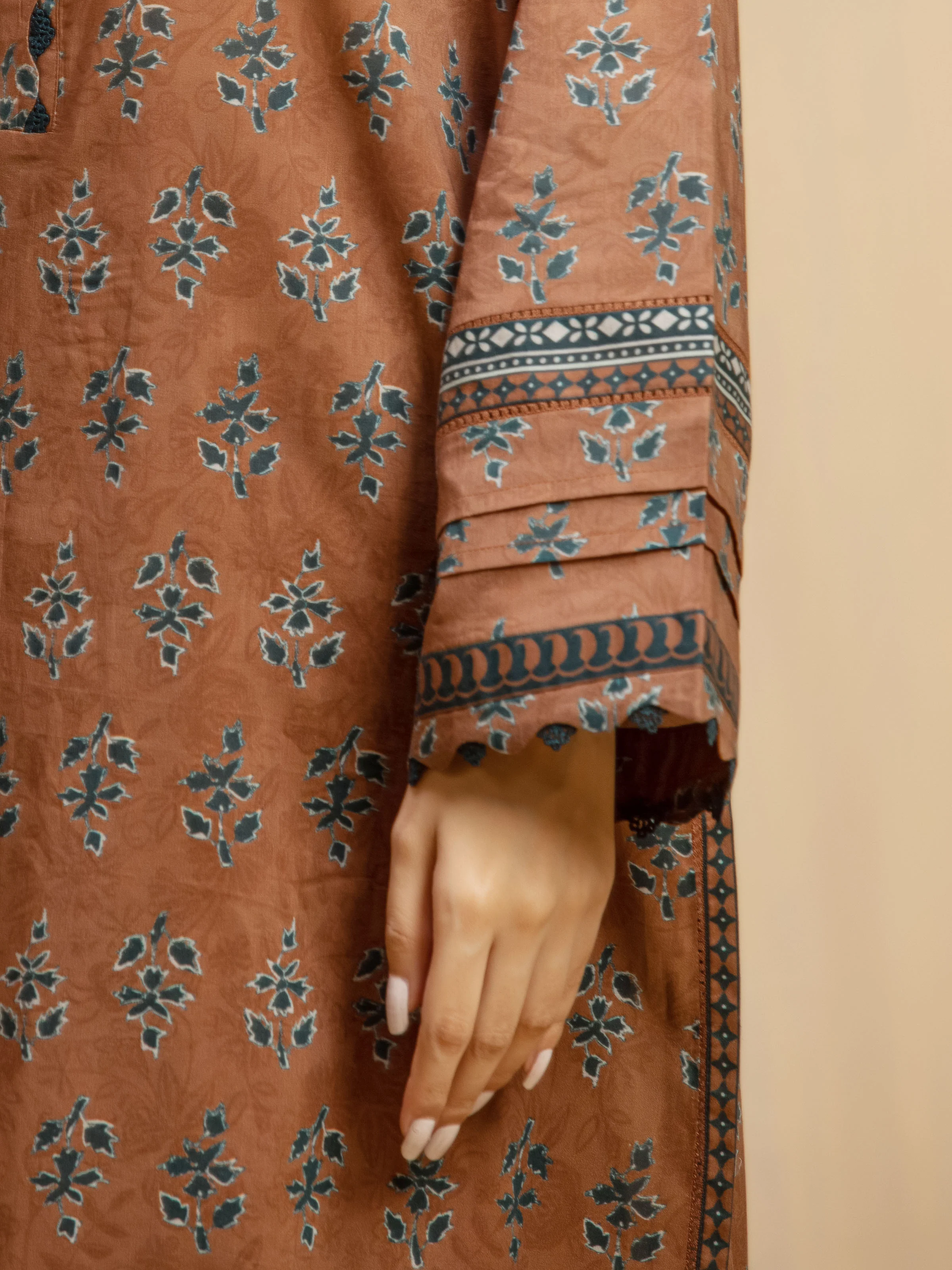 Unstitched Printed Khaddar Suit - EWU5M3-016-3P - Image 4