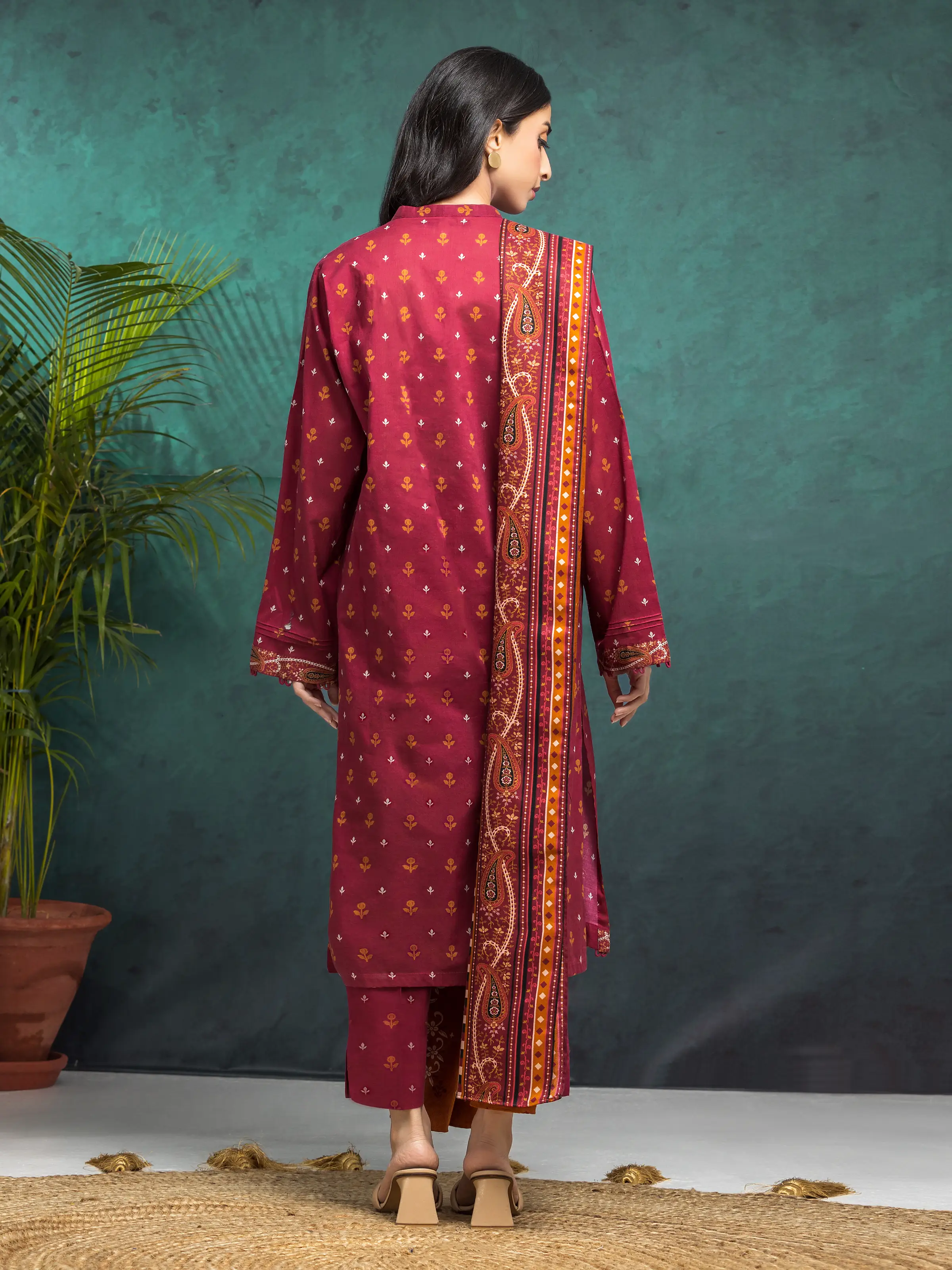 Unstitched Printed Khaddar Shirt Dupatta - EWU24M3-079SD - Image 4
