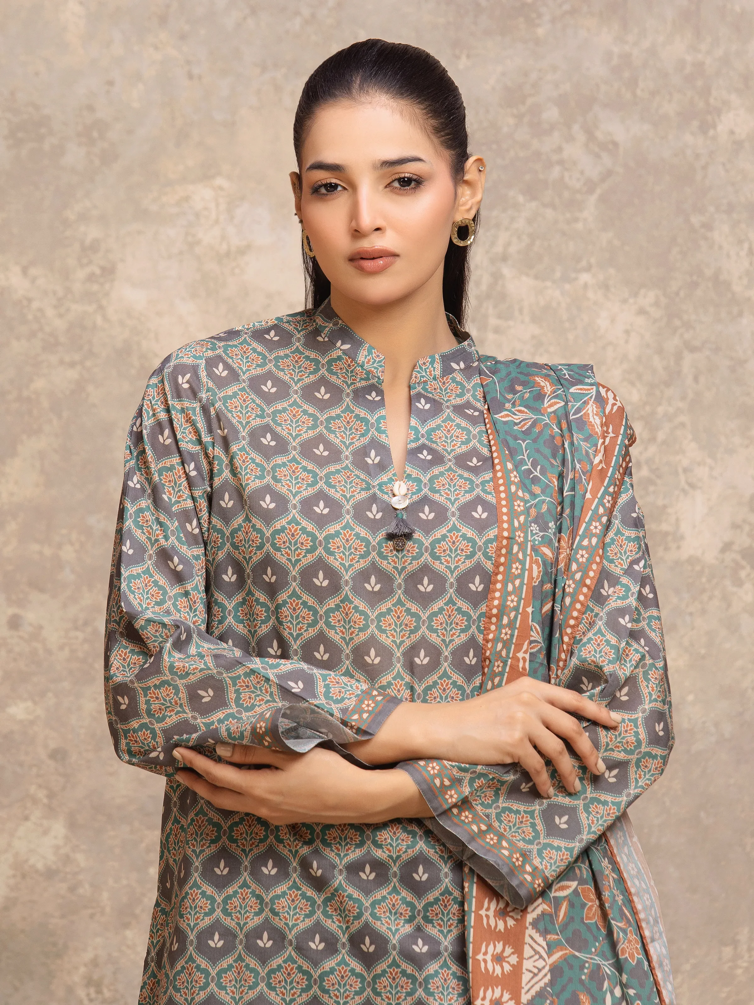 Unstitched Printed Lawn Suit - EWU6A1-36555-3P - Image 2