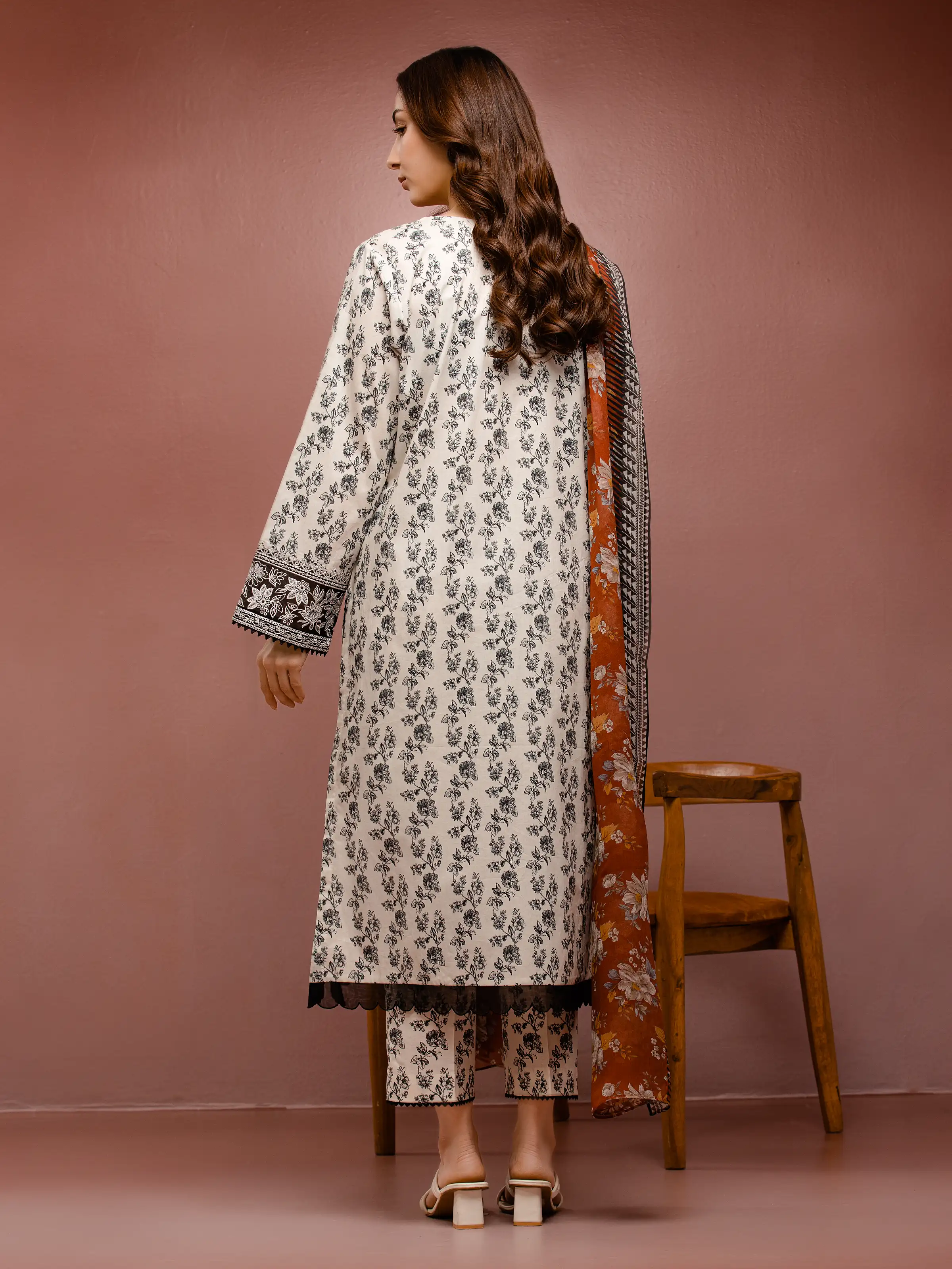 Unstitched Embroidered Cambric Suit - EWU5V2-31076-3P - Image 2