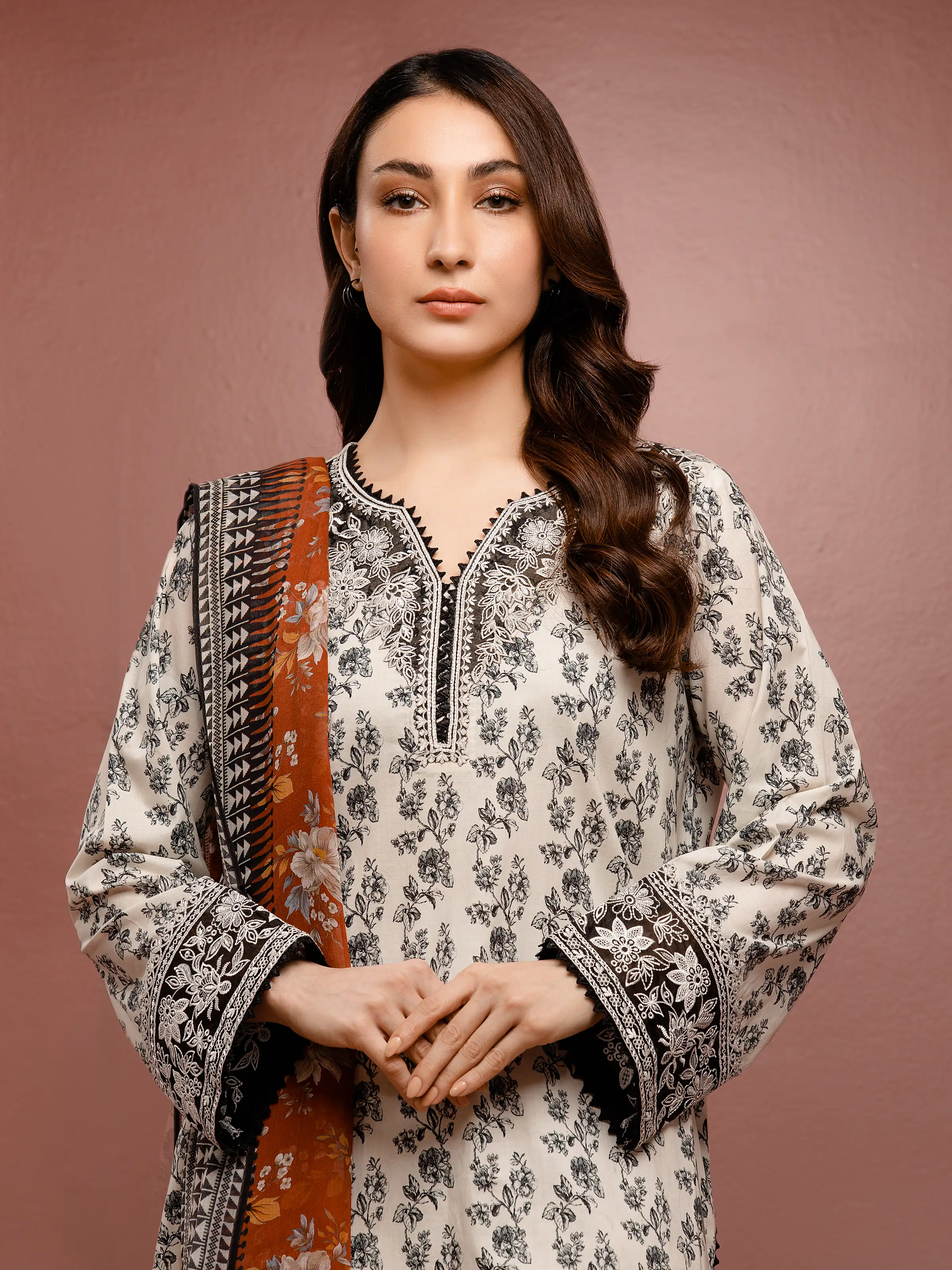 Unstitched Embroidered Cambric Suit - EWU5V2-31076-3P - Image 3