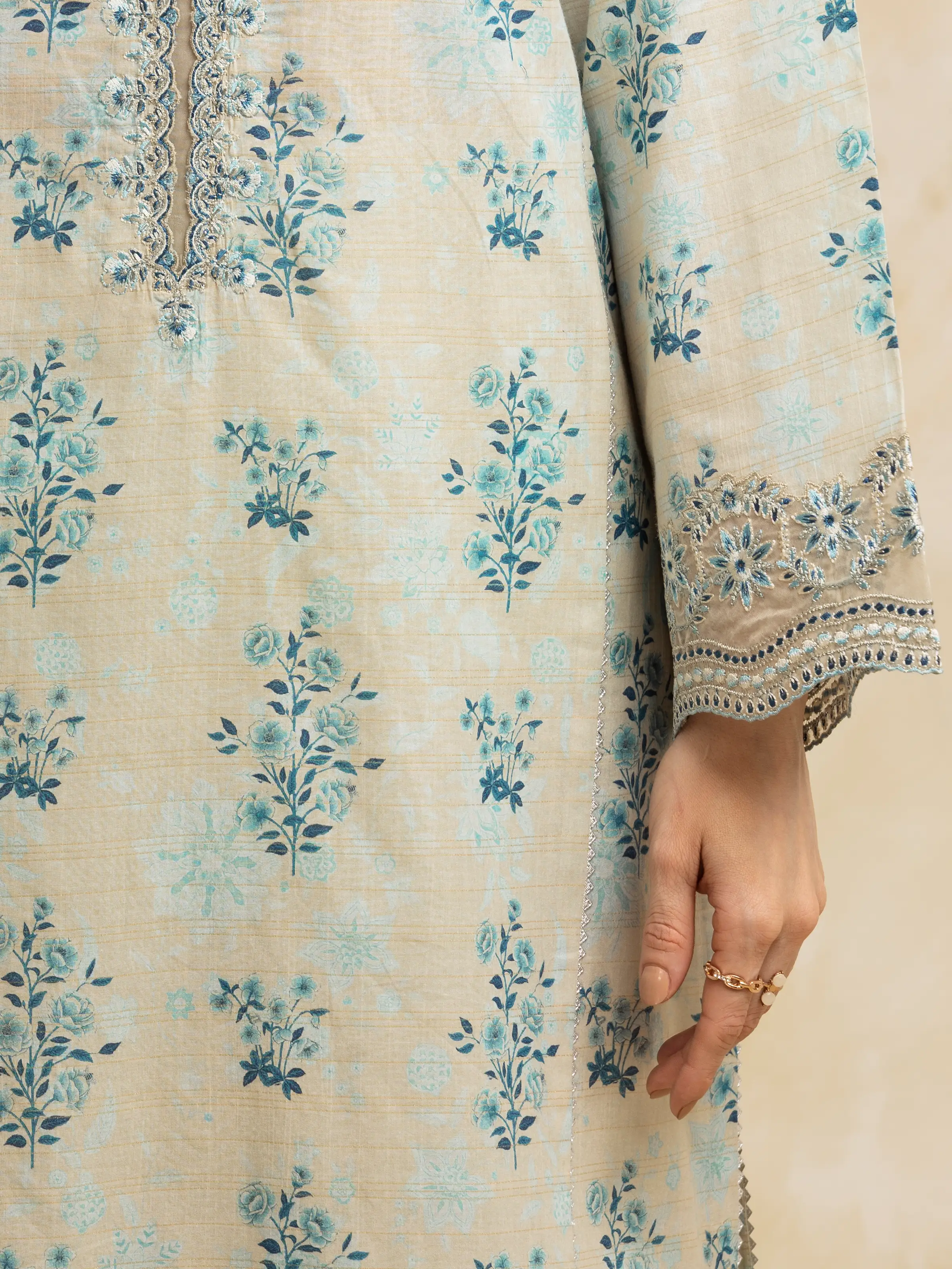Unstitched Embroidered Lawn Suit - EWU5V1-31184-3P - Image 4