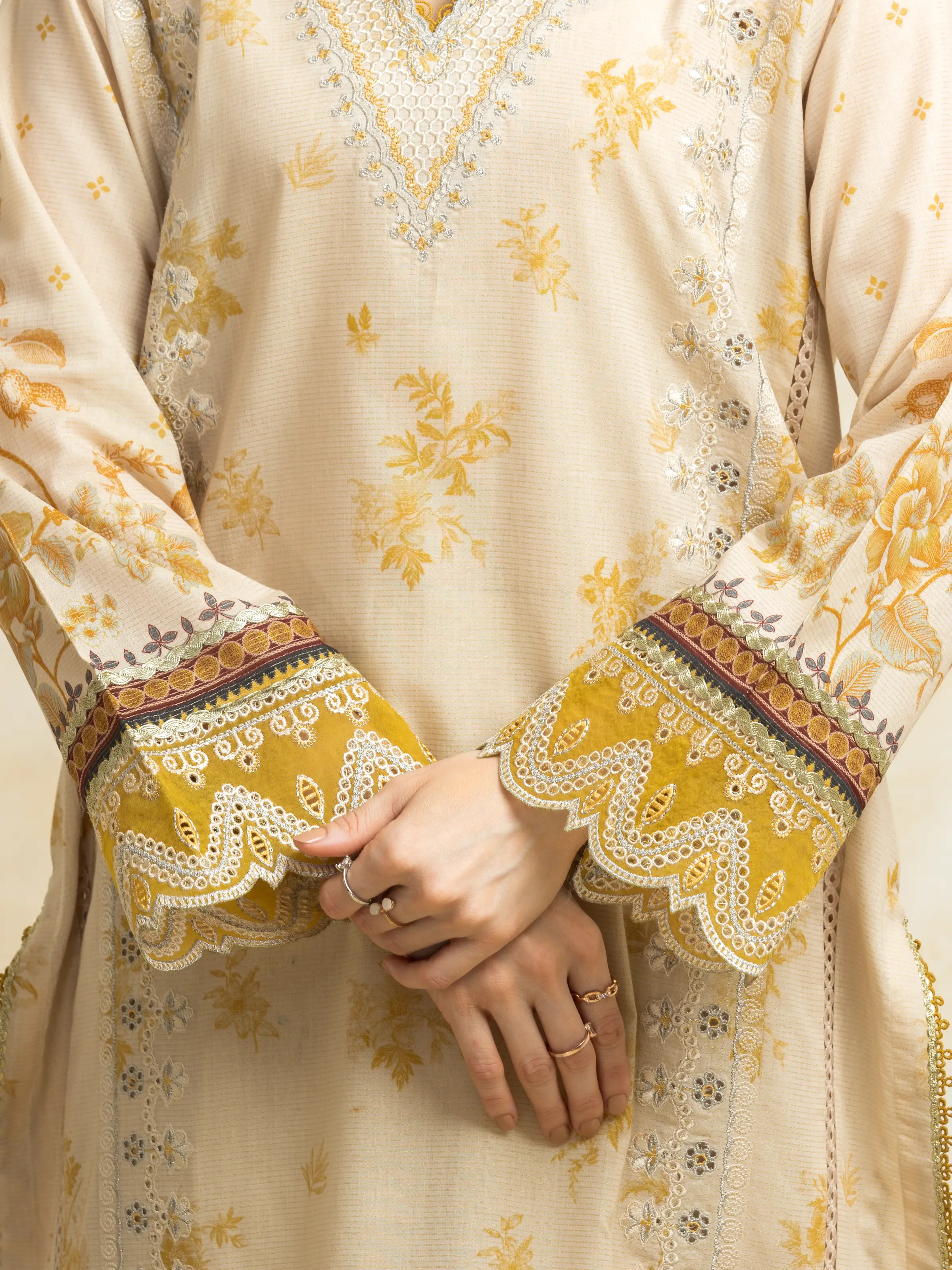 Unstitched Embroidered Lawn Suit - EWU5V1-31199-3P - Image 3