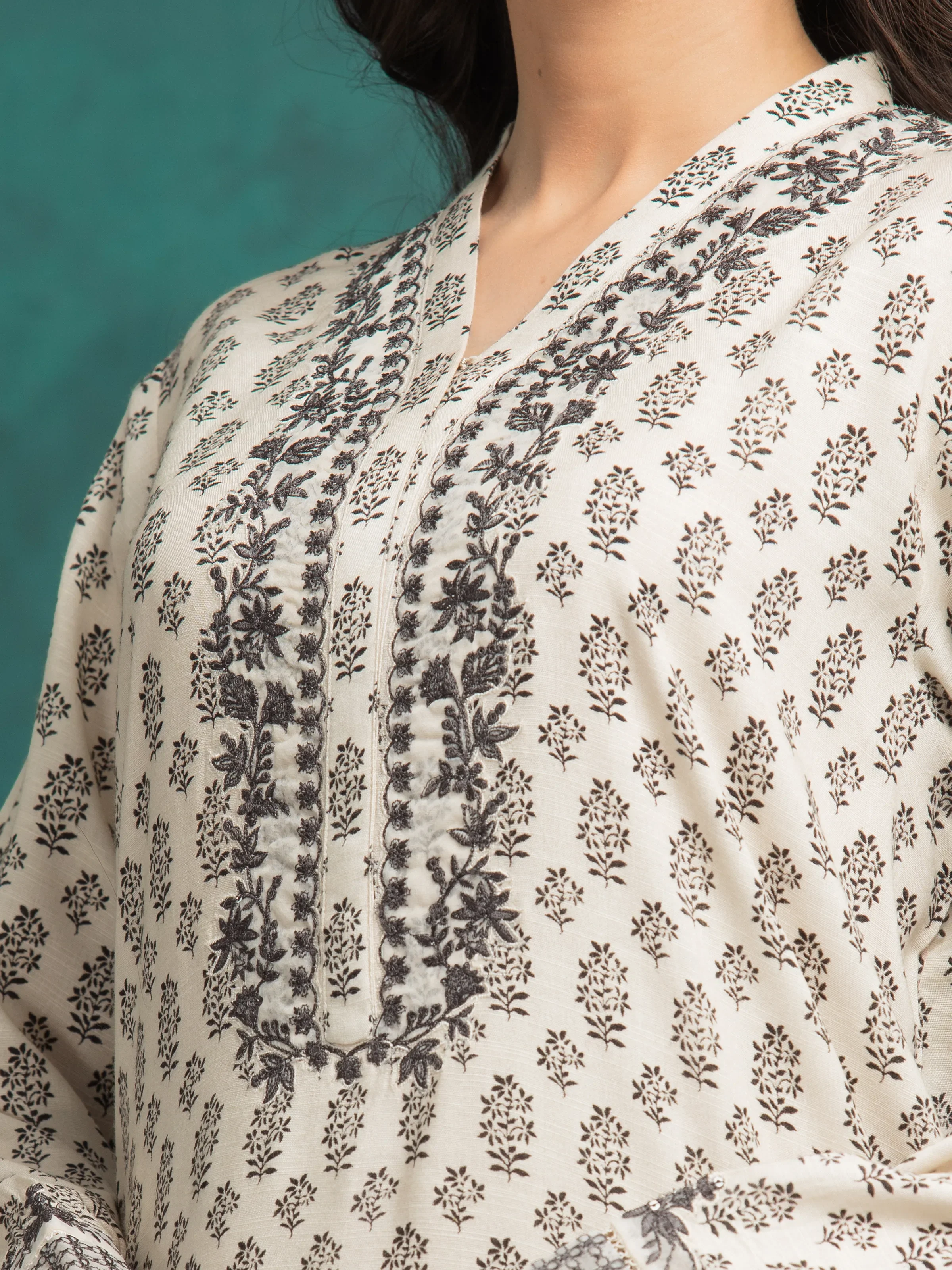 Unstitched Embroidered Raw Silk Suit - EWU5V16-30220-3P - Image 3