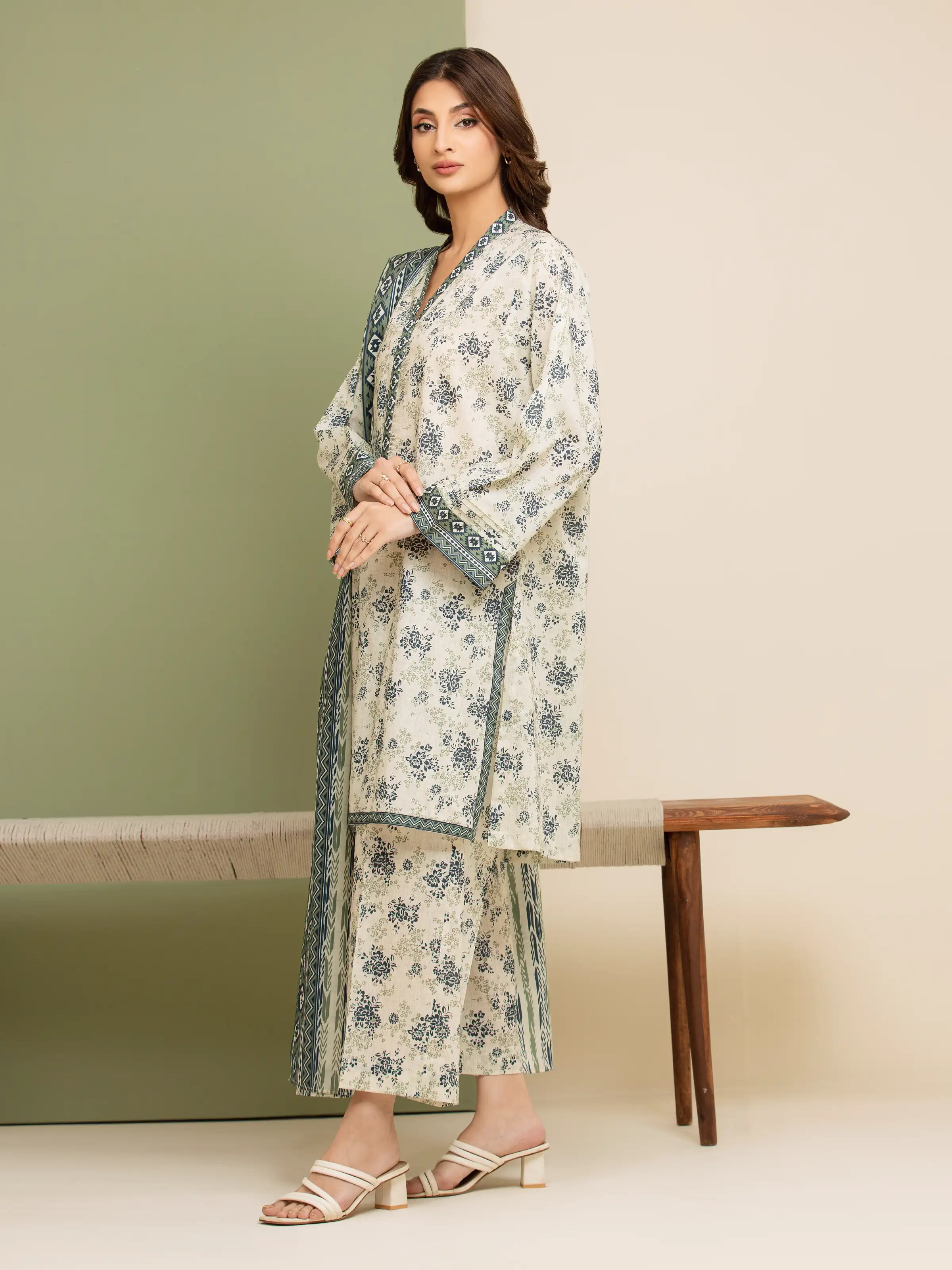 Unstitched Printed Lawn Suit - EWU5A1-35140-3P - Image 3