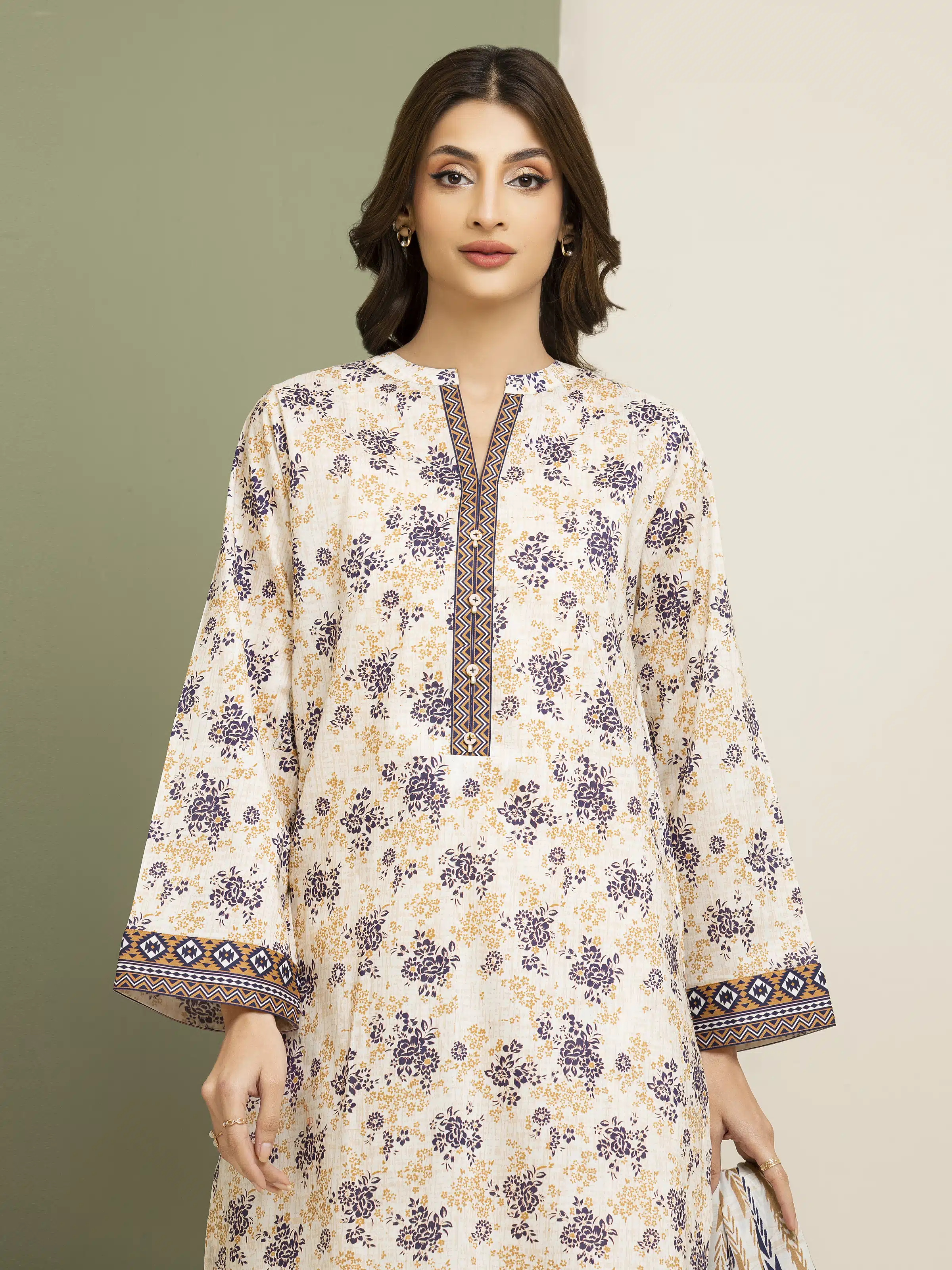 Unstitched Printed Lawn Suit - EWU5A1-35141-3P - Image 4