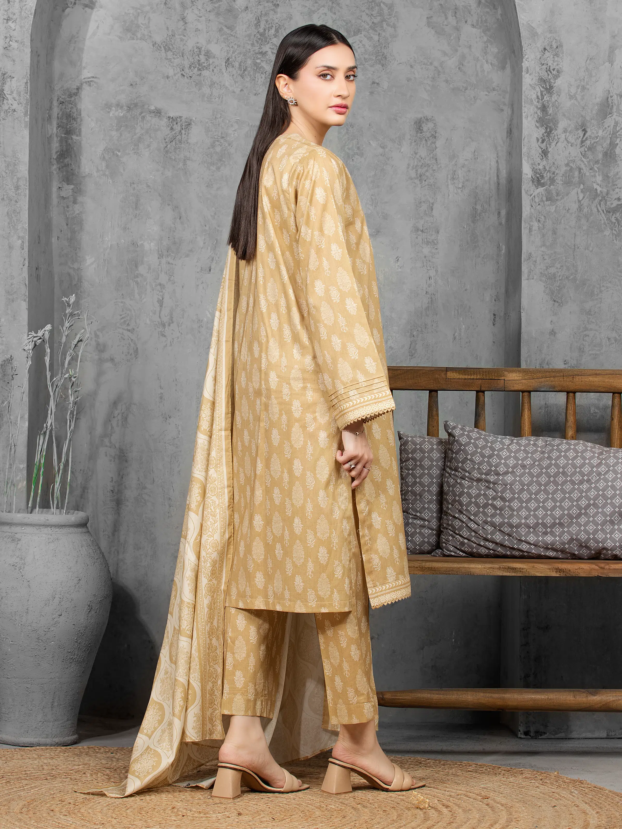 Unstitched Printed Cambric Suit - EWU5A2-35853-3P - Image 4