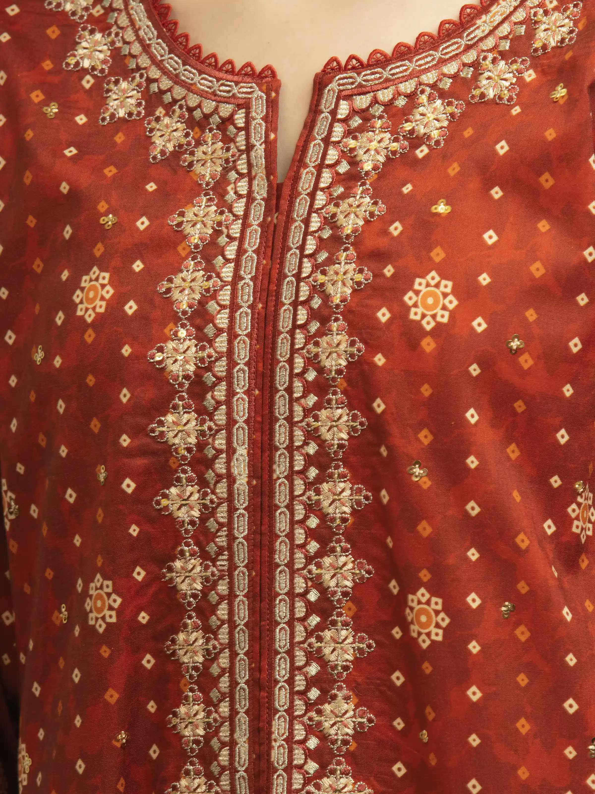 Unstitched Embroidered Lawn Suit - EWU5V1-31424-3P - Image 4