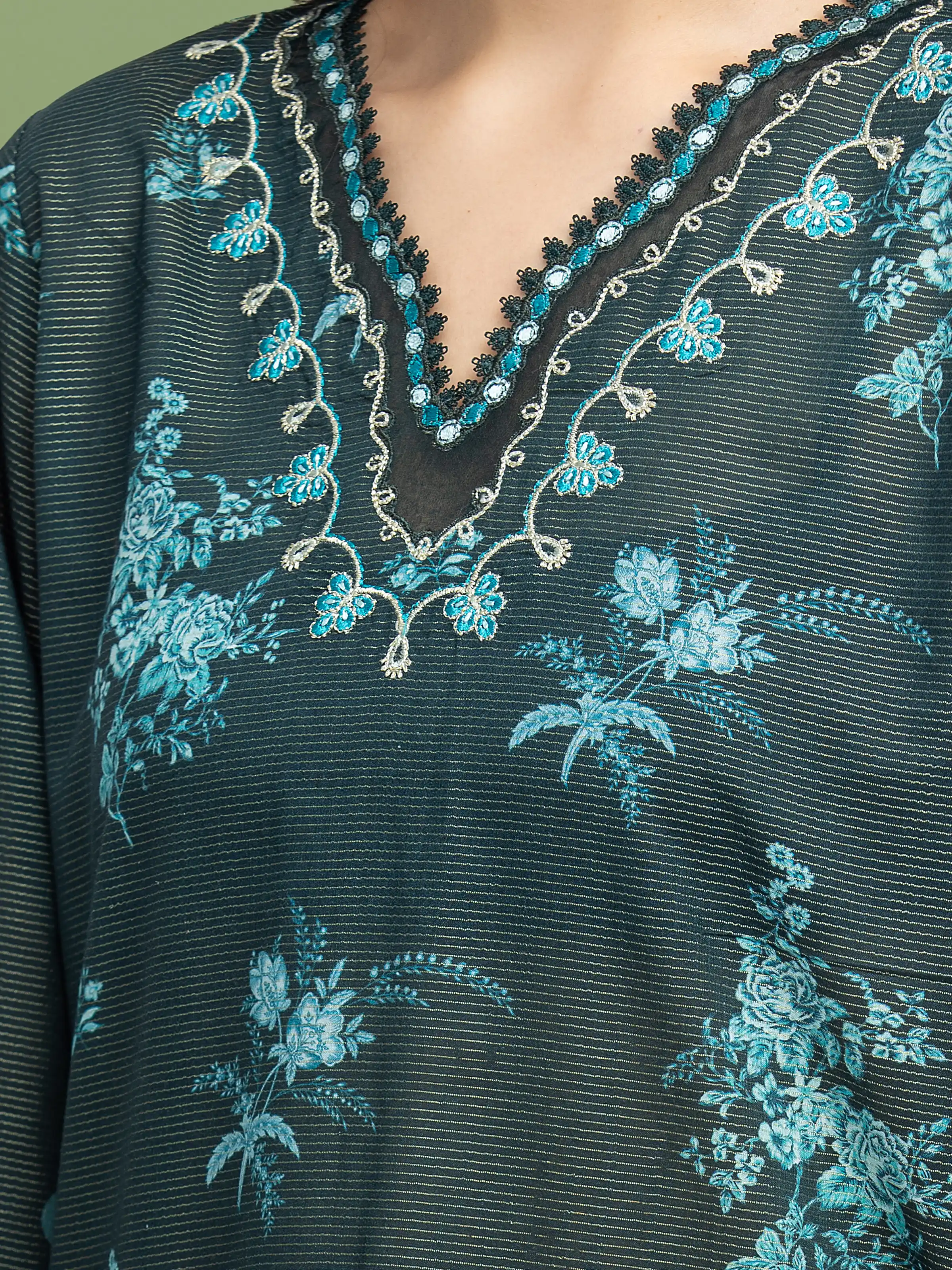 Unstitched Embroidered Lawn Suit - EWU5V1-31196-3P - Image 3