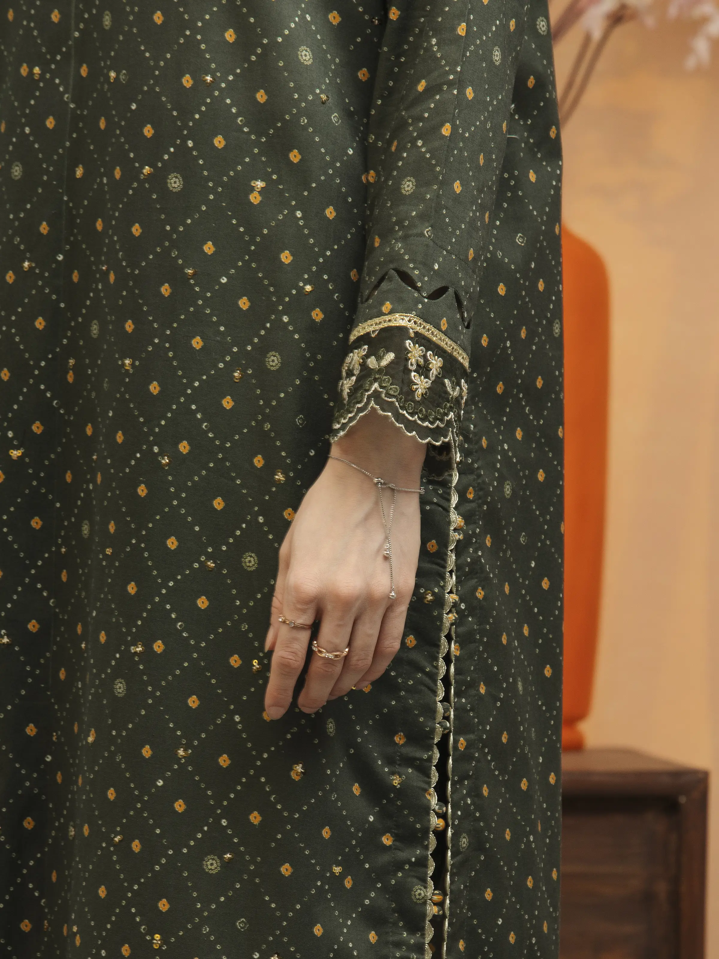 Unstitched Embroidered Lawn Suit - EWU5V1-31423-3P - Image 4