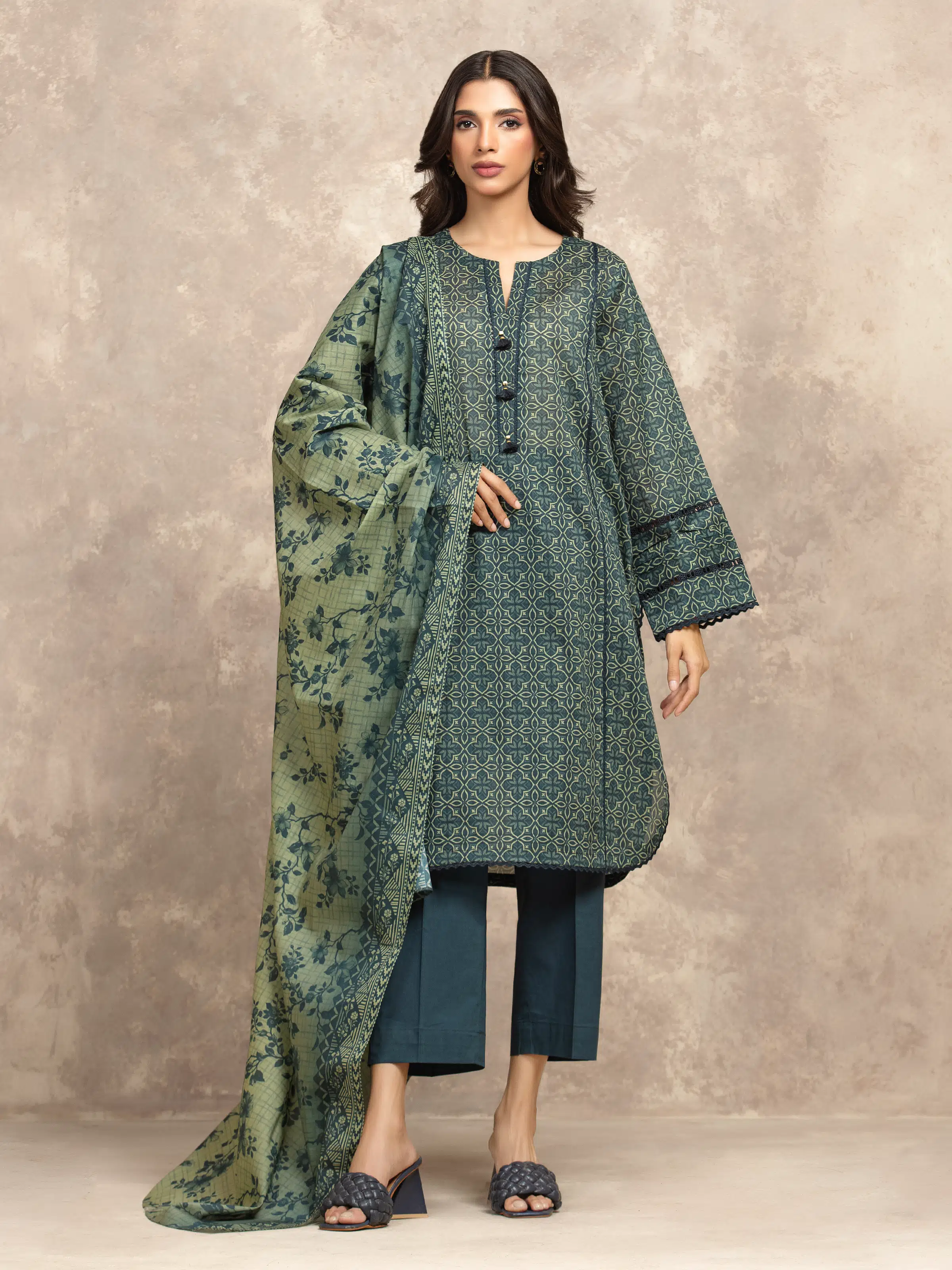 Unstitched Printed Khaddar Suit - EWU5A3-36047-3P