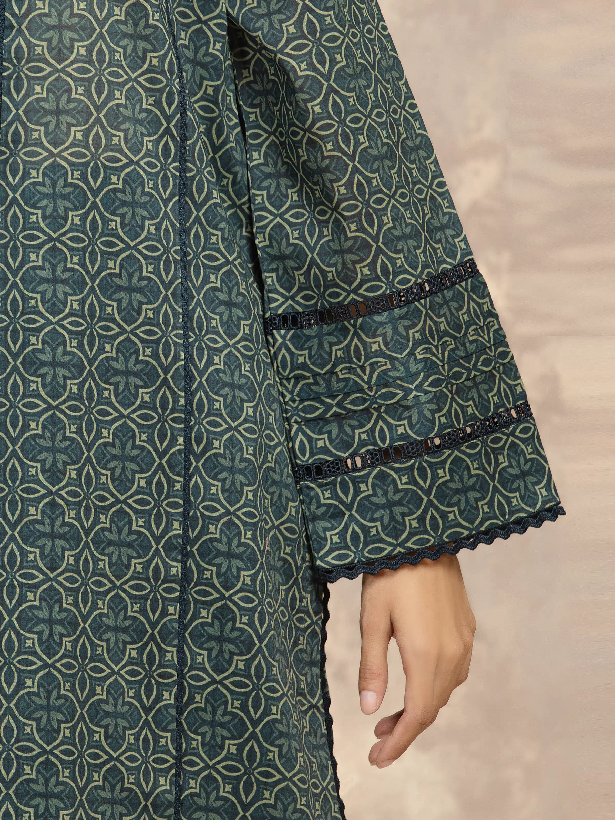 Unstitched Printed Khaddar Suit - EWU5A3-36047-3P - Image 3