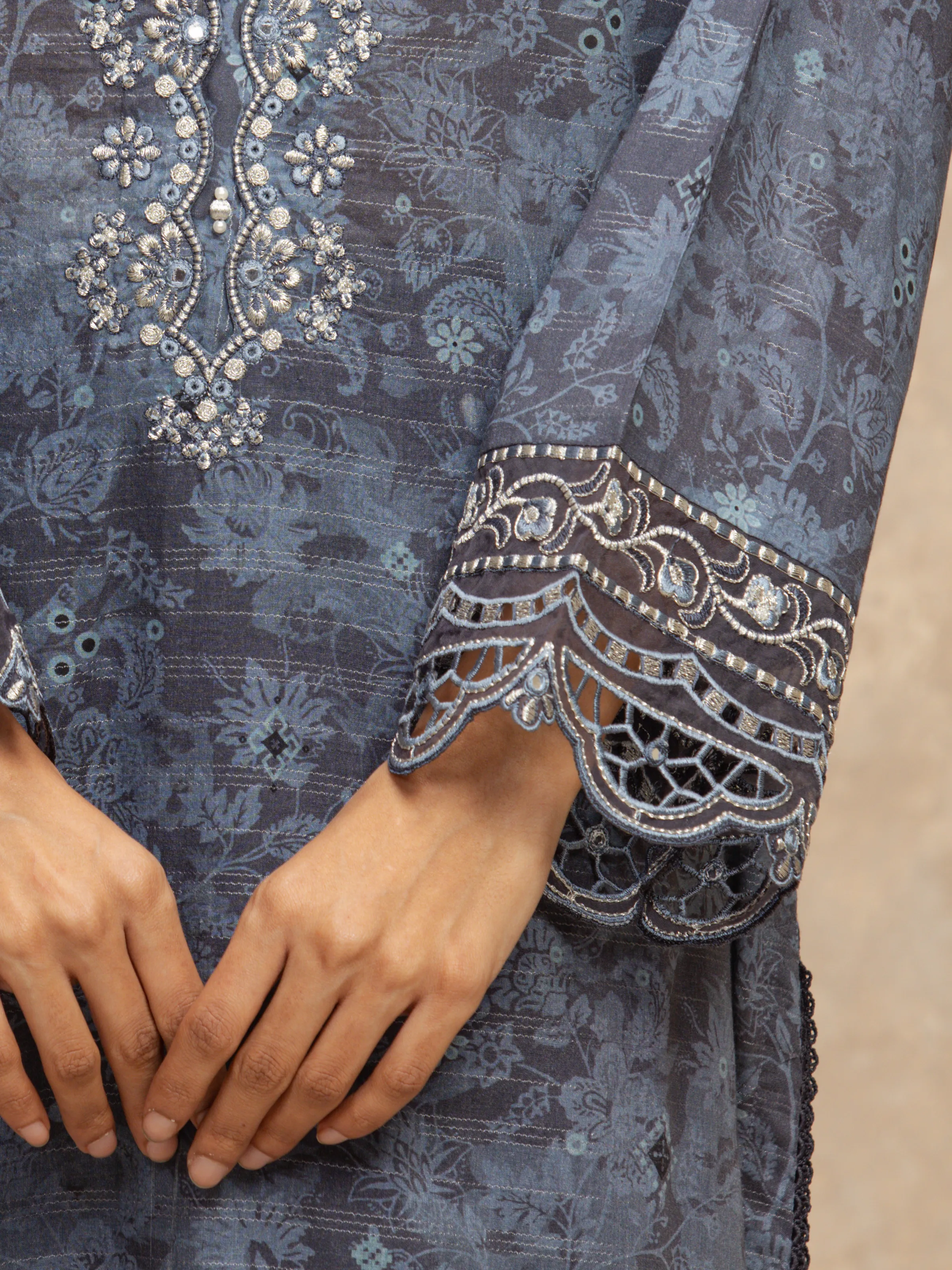 Unstitched Embroidered Lawn Suit - EWU5V1-31878-3P - Image 4