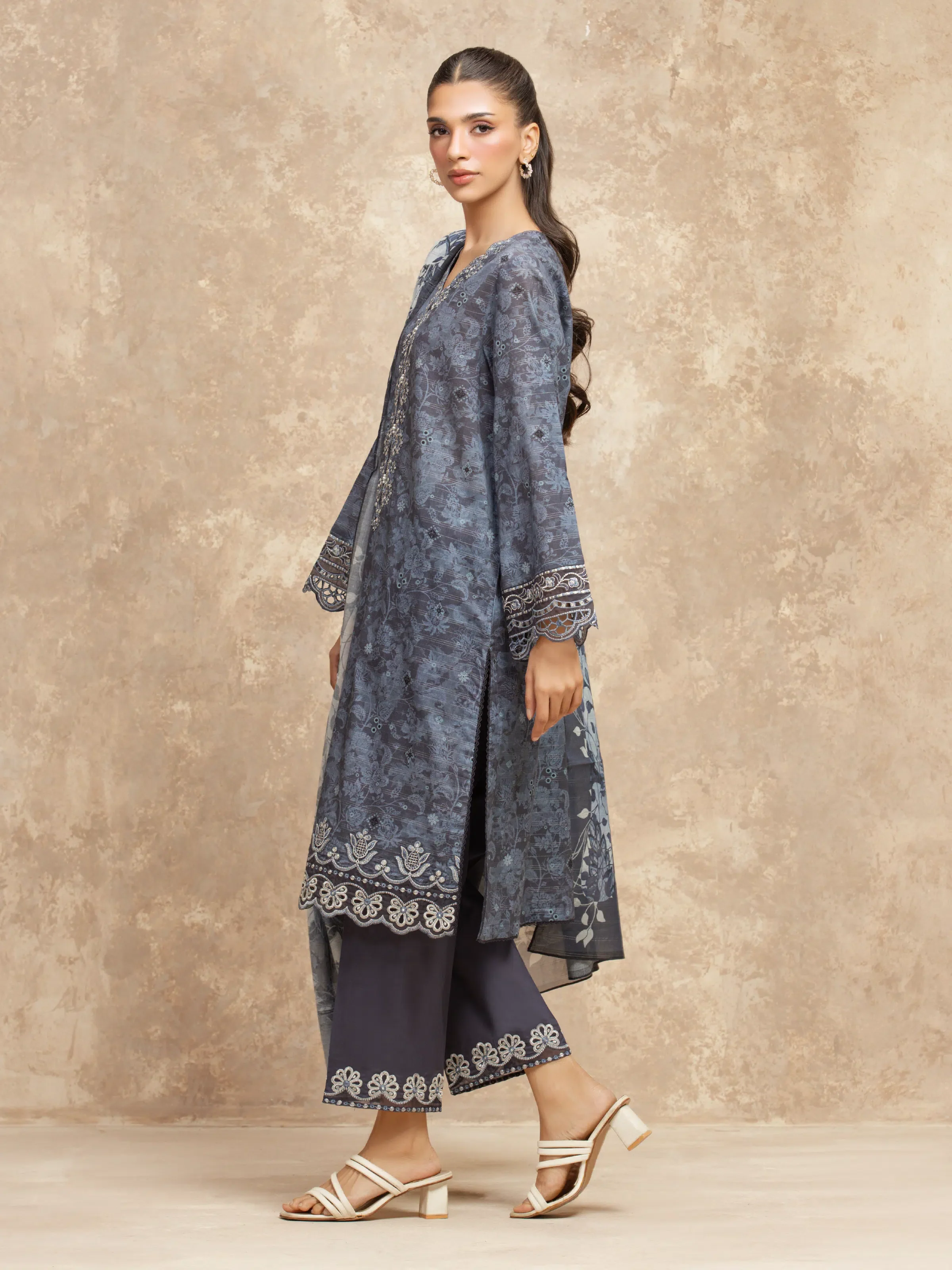 Unstitched Embroidered Lawn Suit - EWU5V1-31878-3P - Image 5